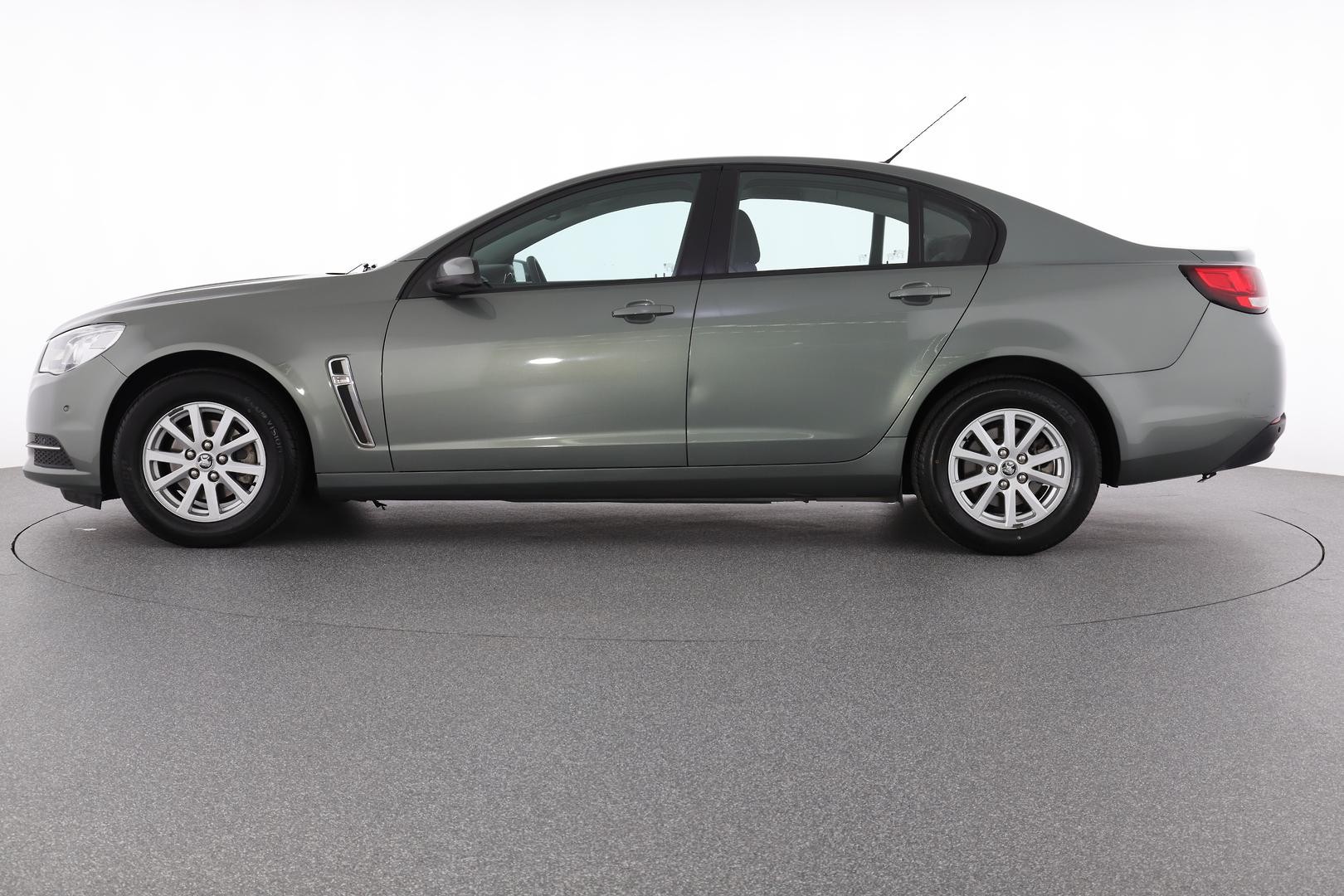 Holden Commodore image 3