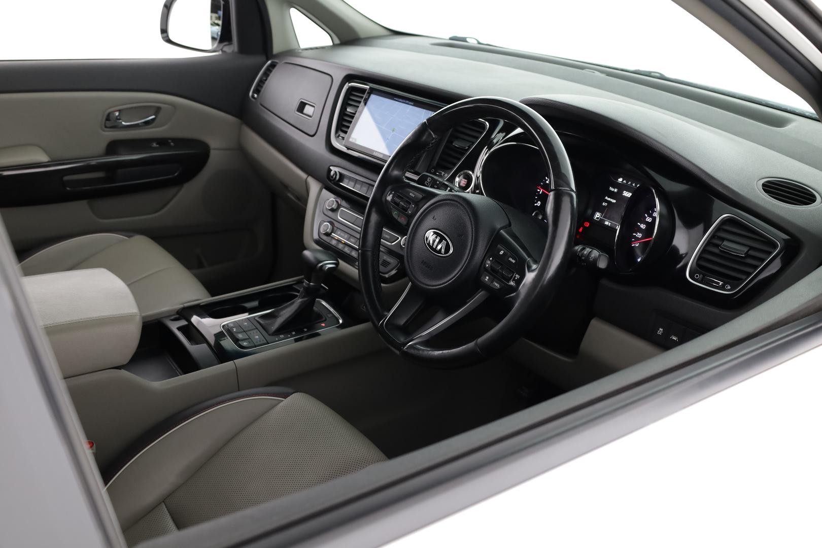 Kia Carnival image 4