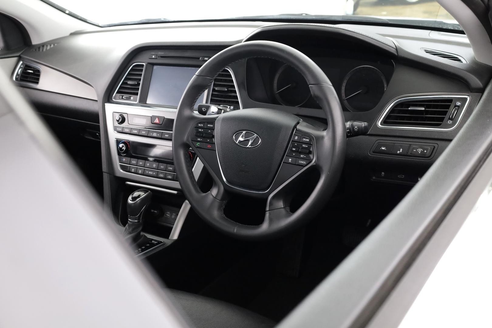 Hyundai Sonata image 2