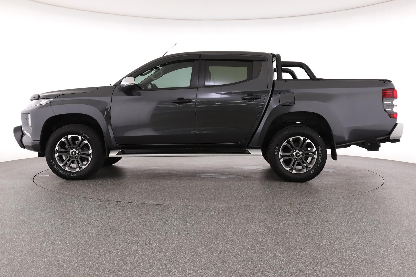 Mitsubishi Triton image 2