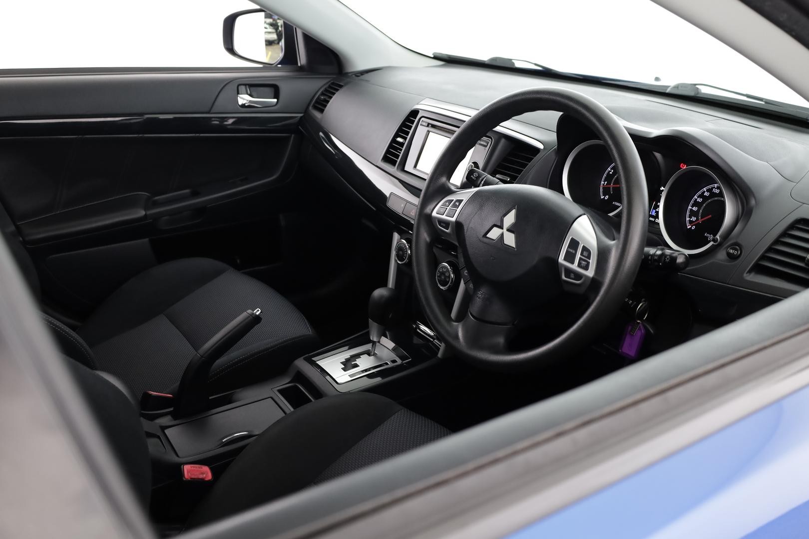 Mitsubishi Lancer image 4