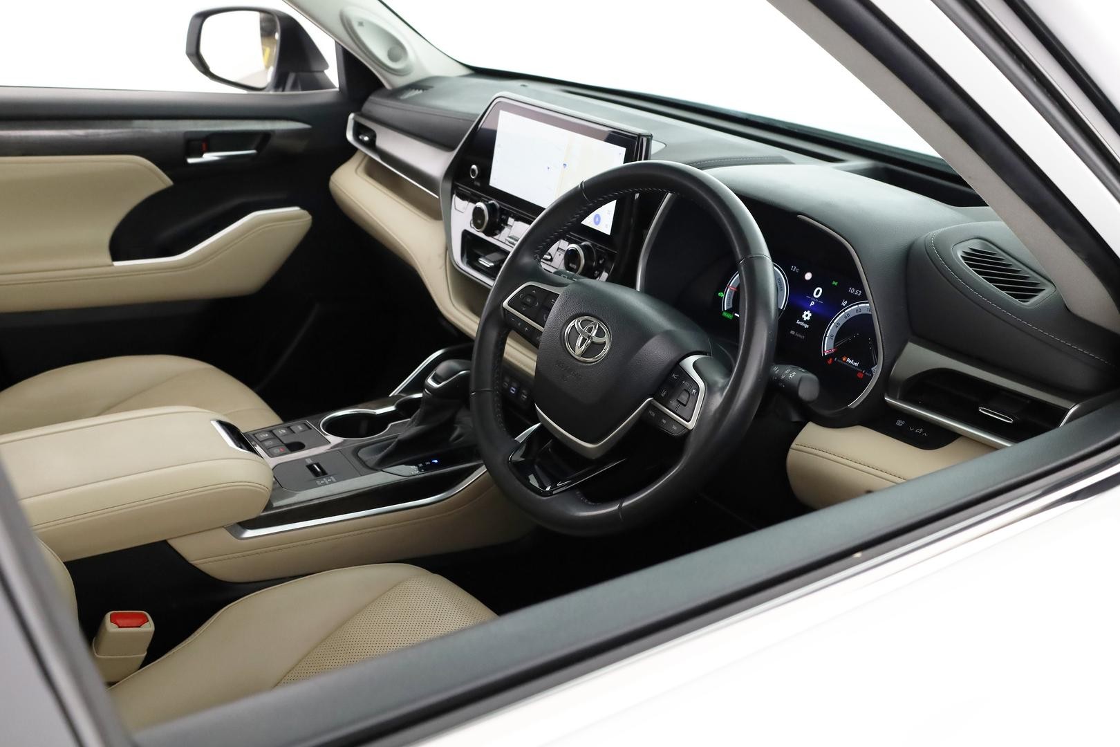 Toyota Kluger image 4