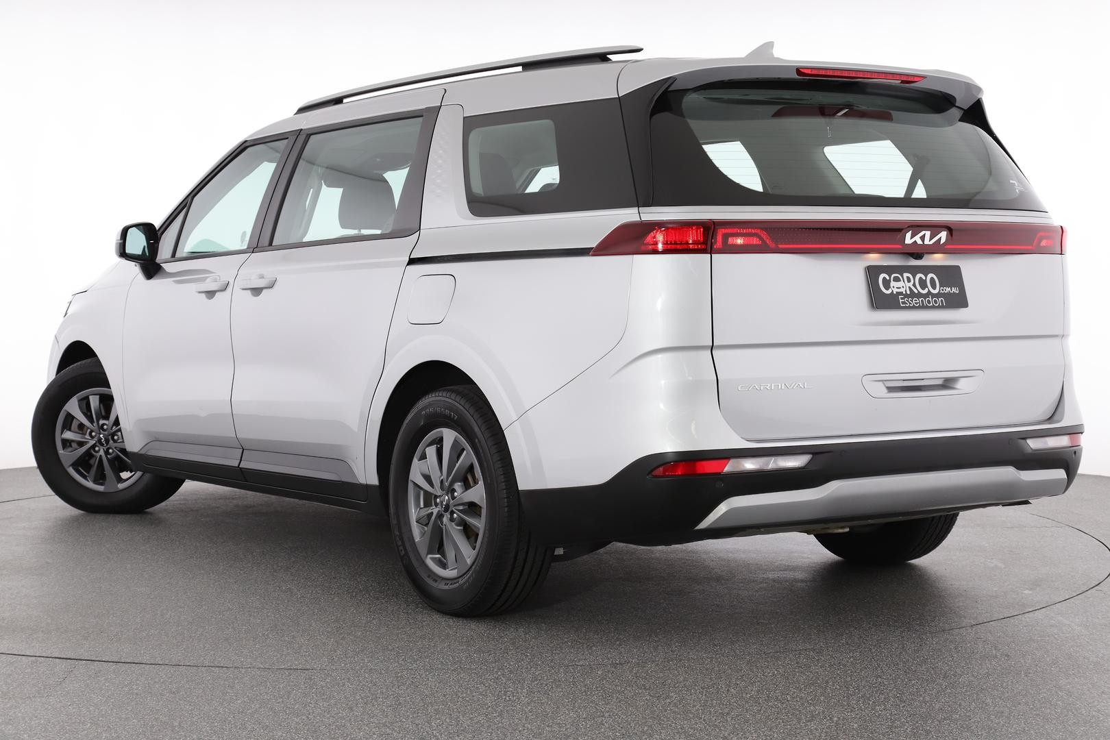 Kia Carnival image 2