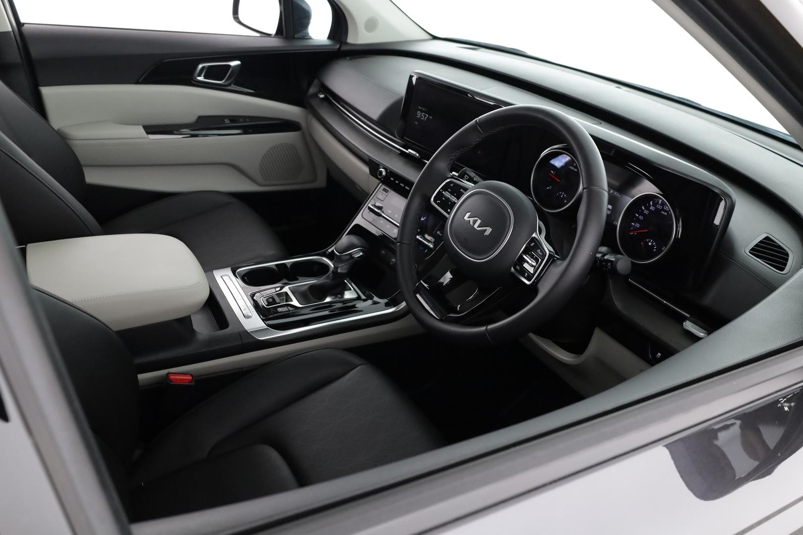 Kia Carnival image 4