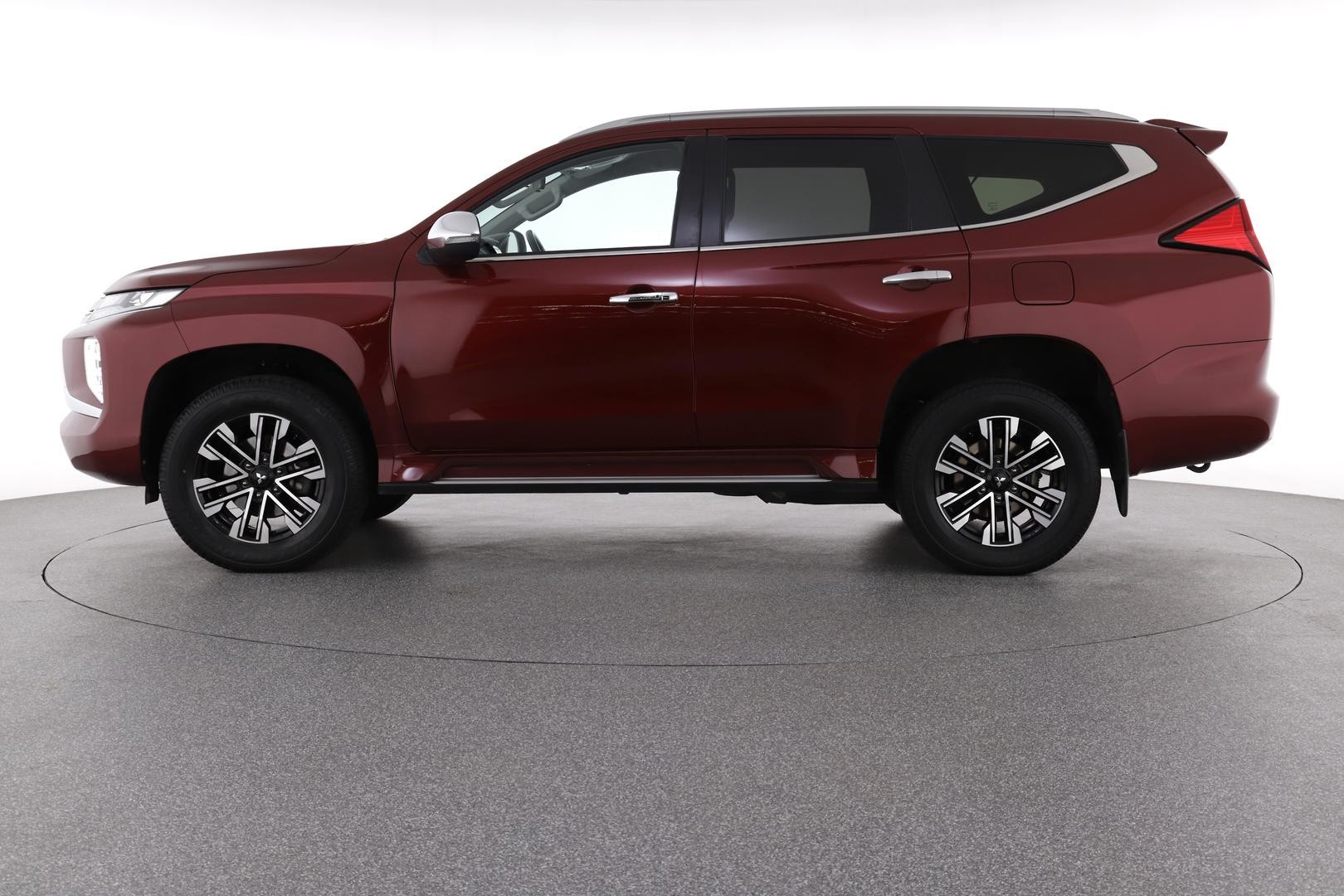 Mitsubishi Pajero Sport image 3