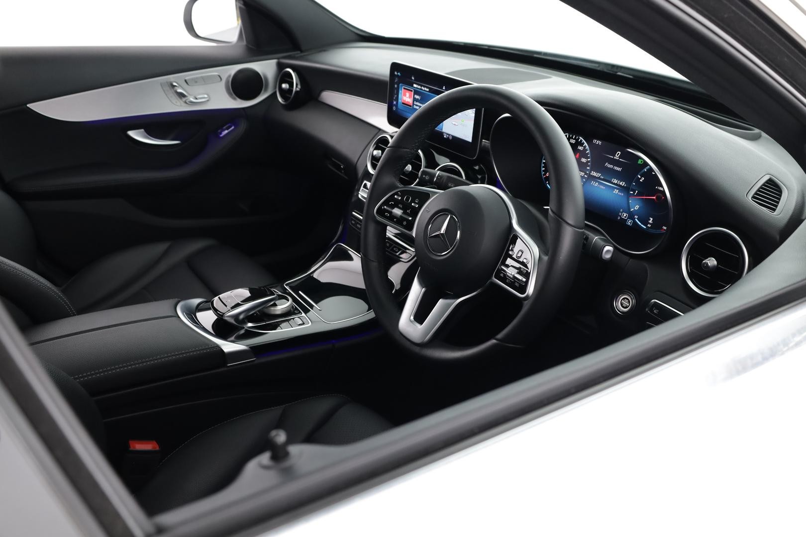 Mercedes Benz C-class image 4