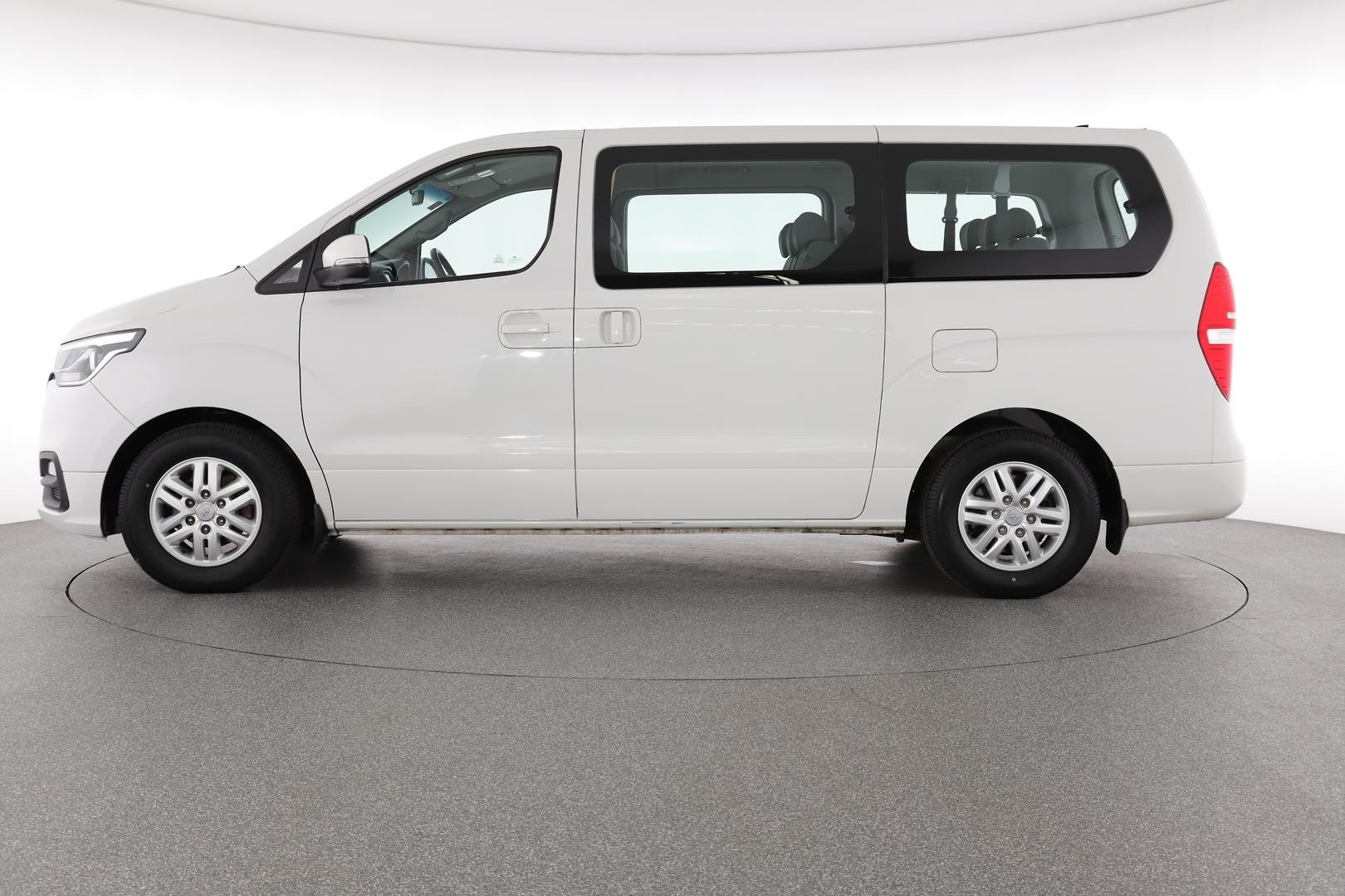 Hyundai Imax image 3