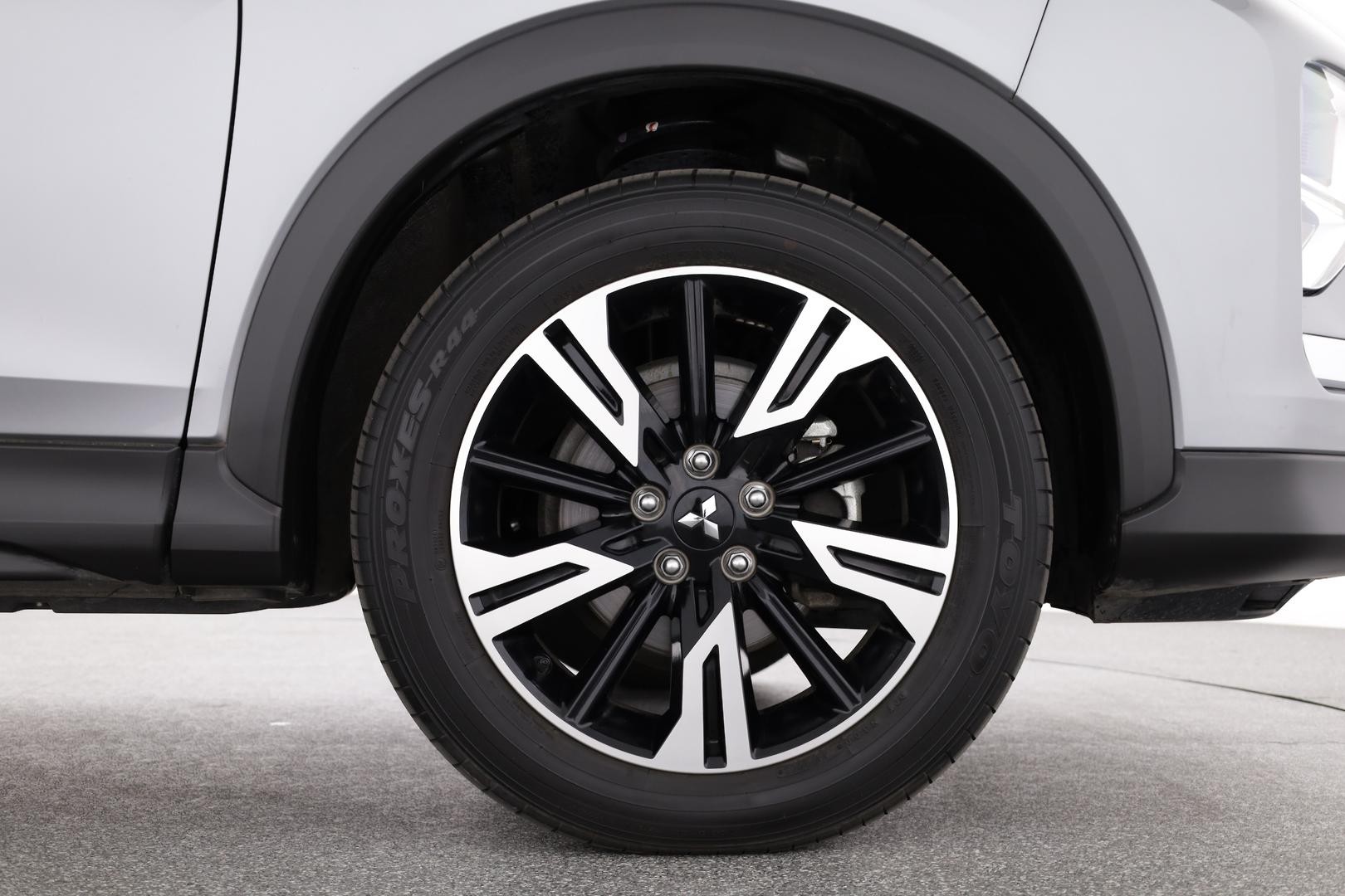 Mitsubishi Eclipse Cross image 3