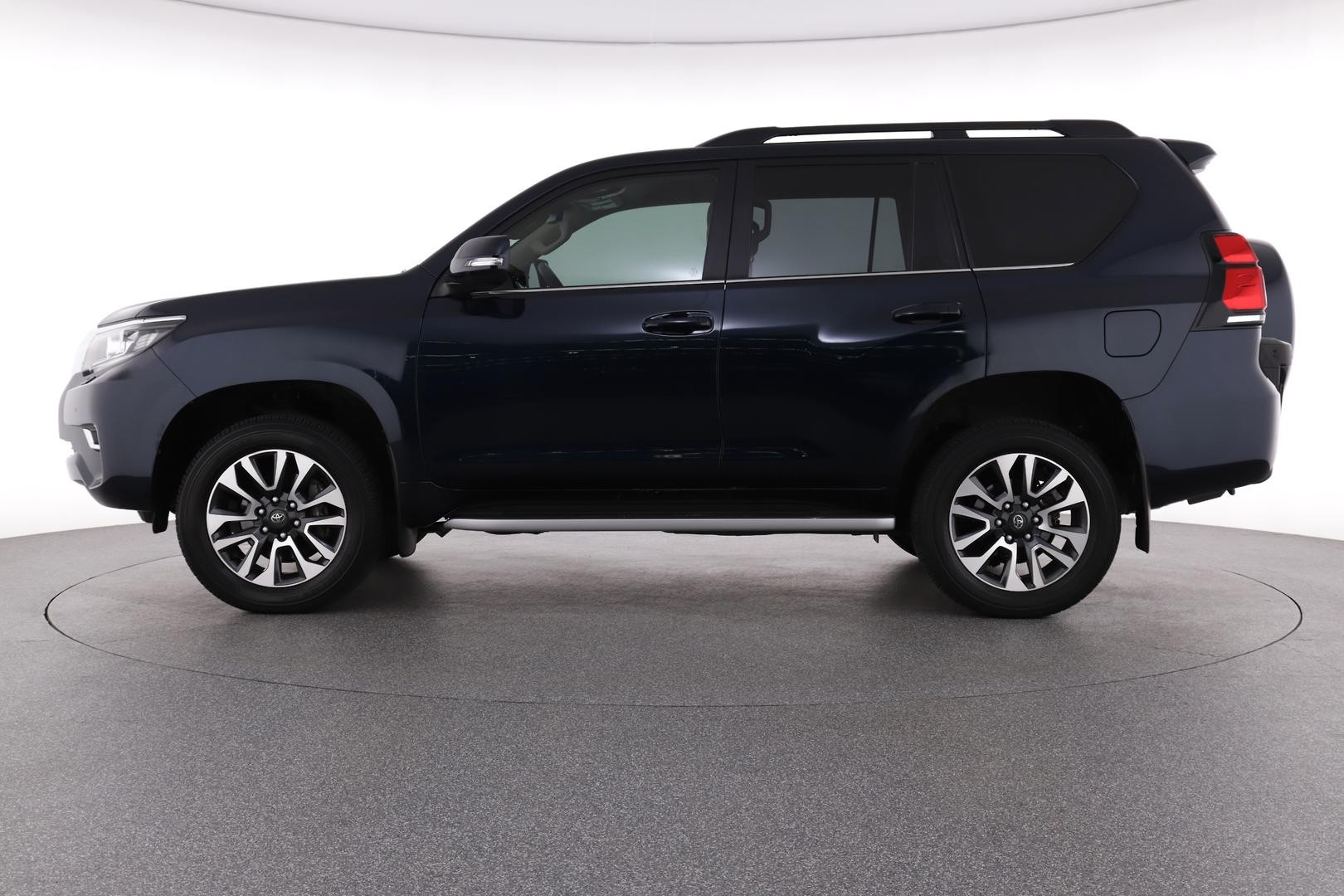 Toyota Landcruiser Prado image 2