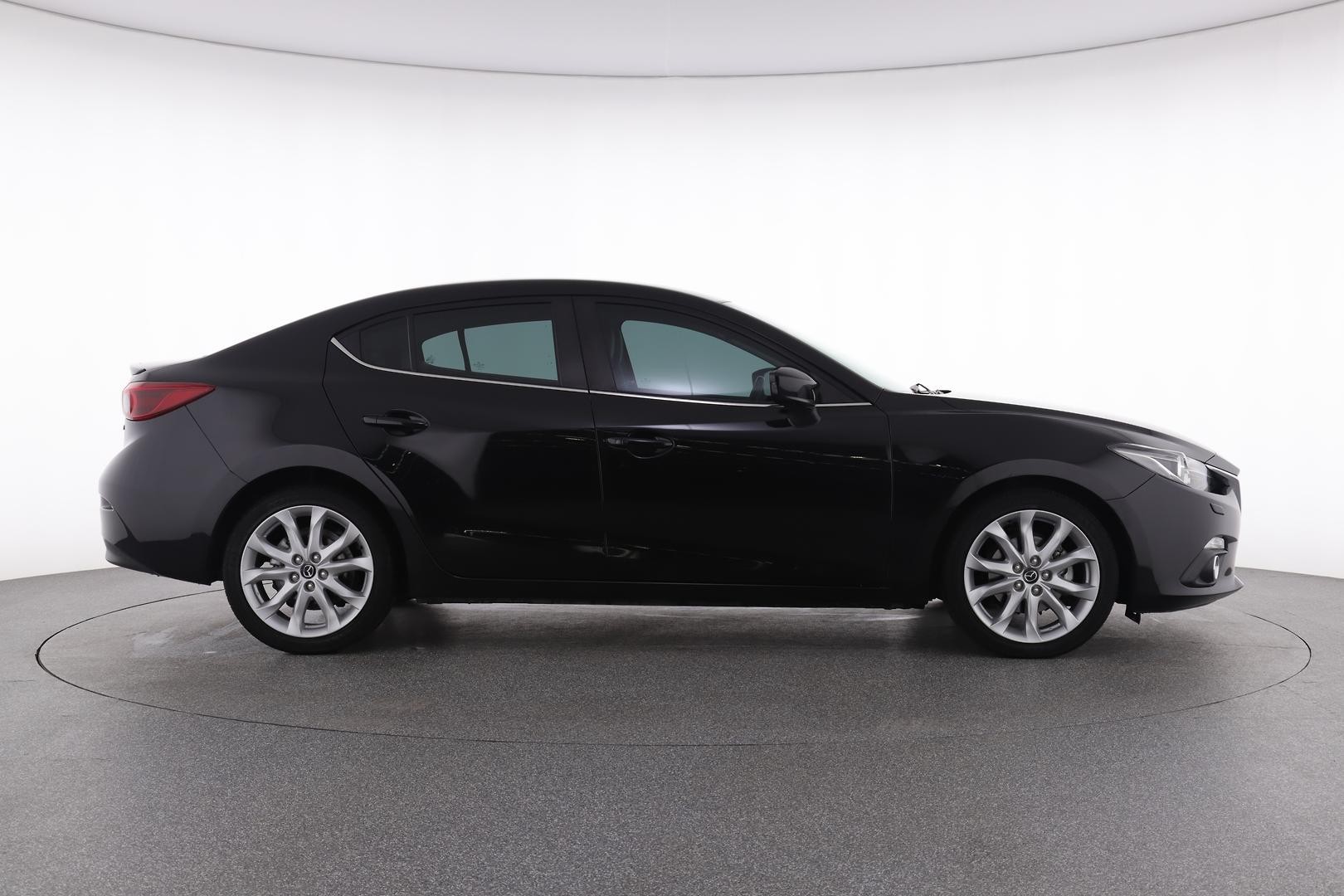 Mazda 3 image 2