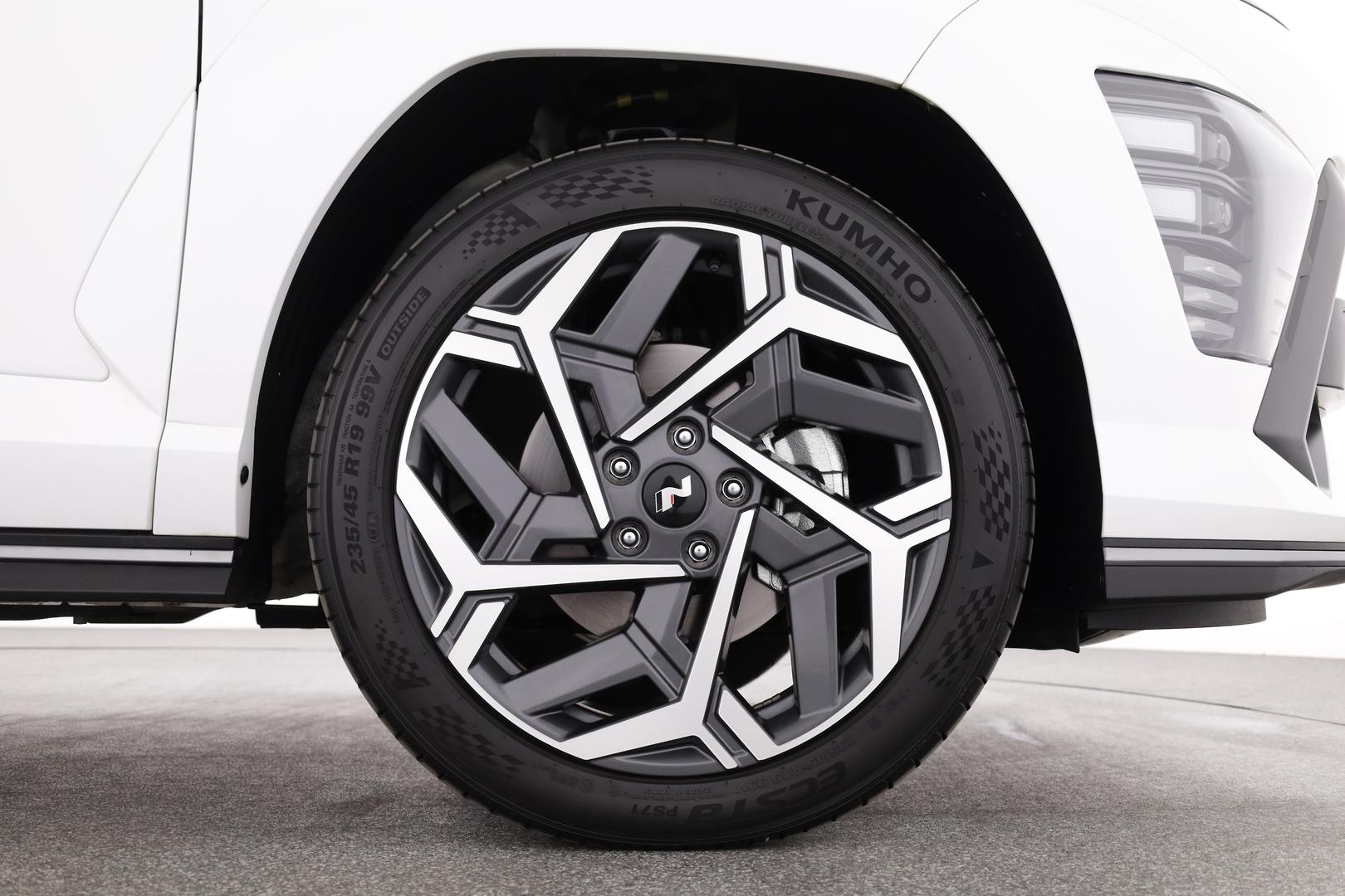 Hyundai Kona image 3