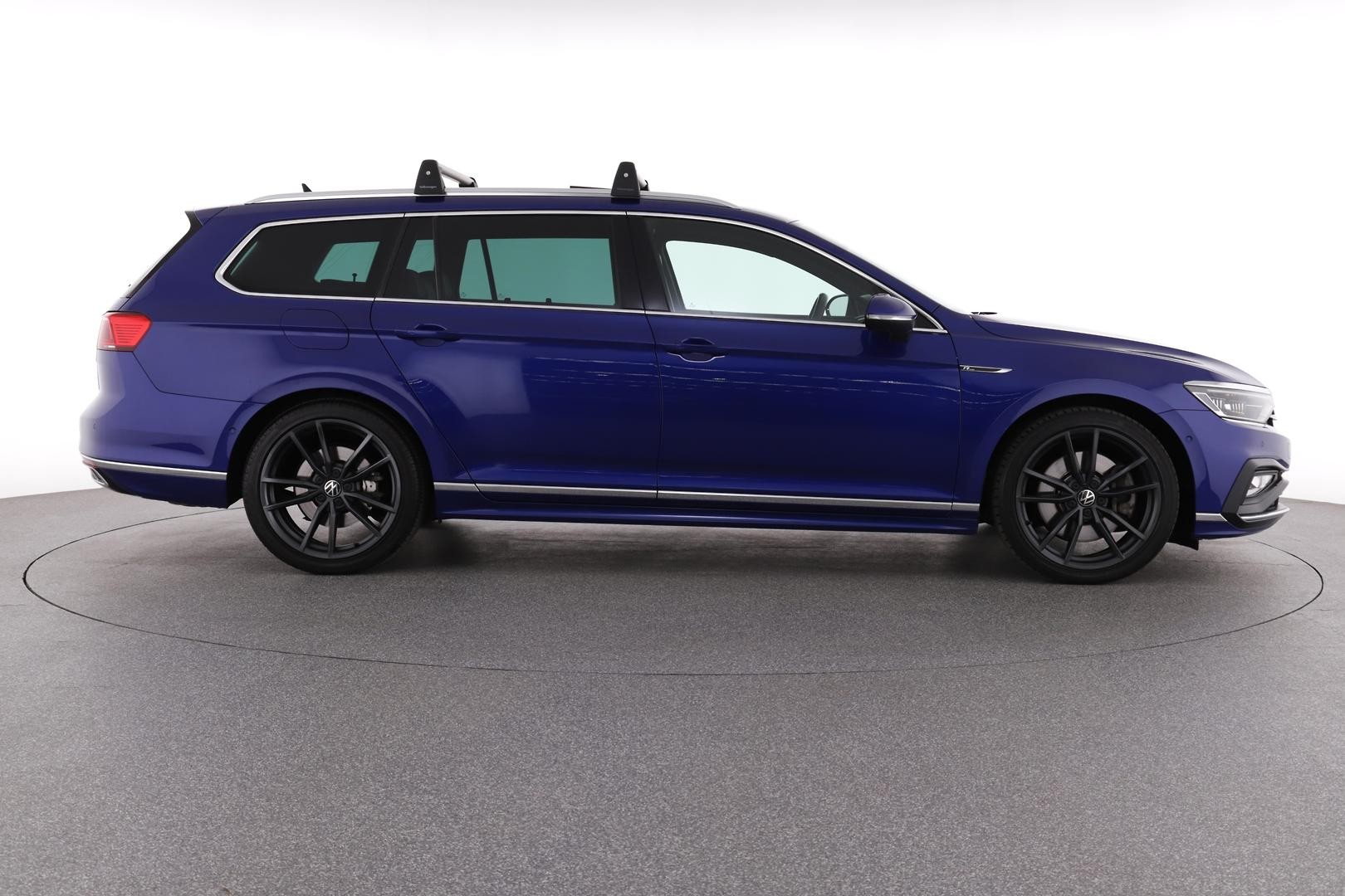 Volkswagen Passat image 2