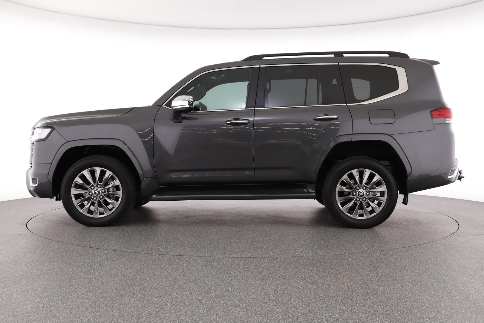 Toyota Landcruiser image 2