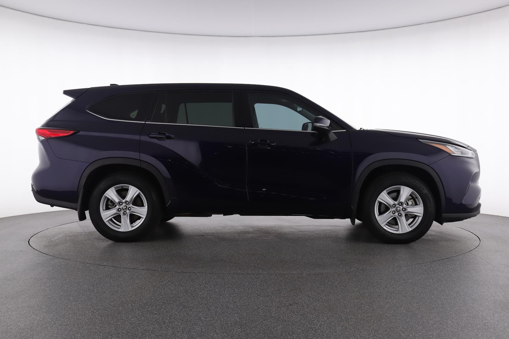Toyota Kluger image 2