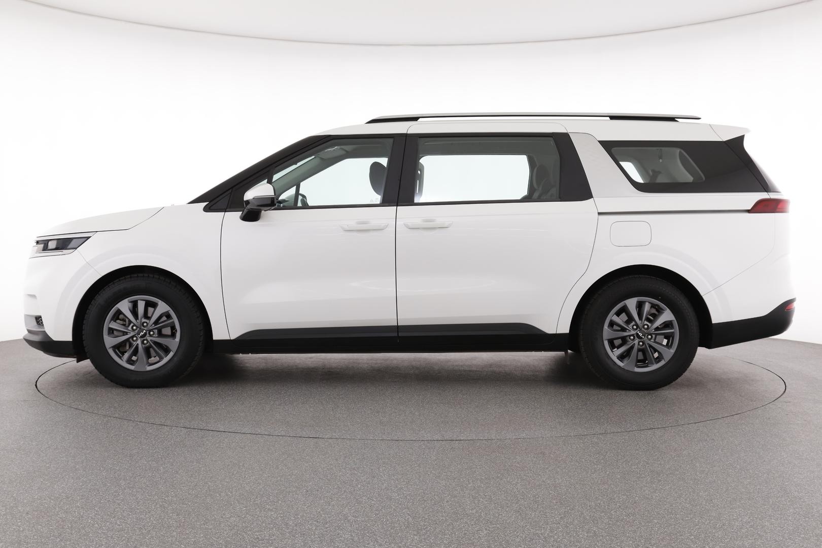 Kia Carnival image 2