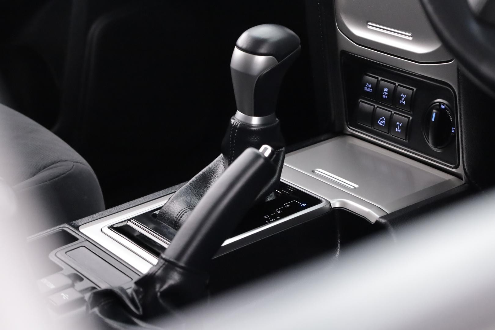 Toyota Landcruiser Prado image 3