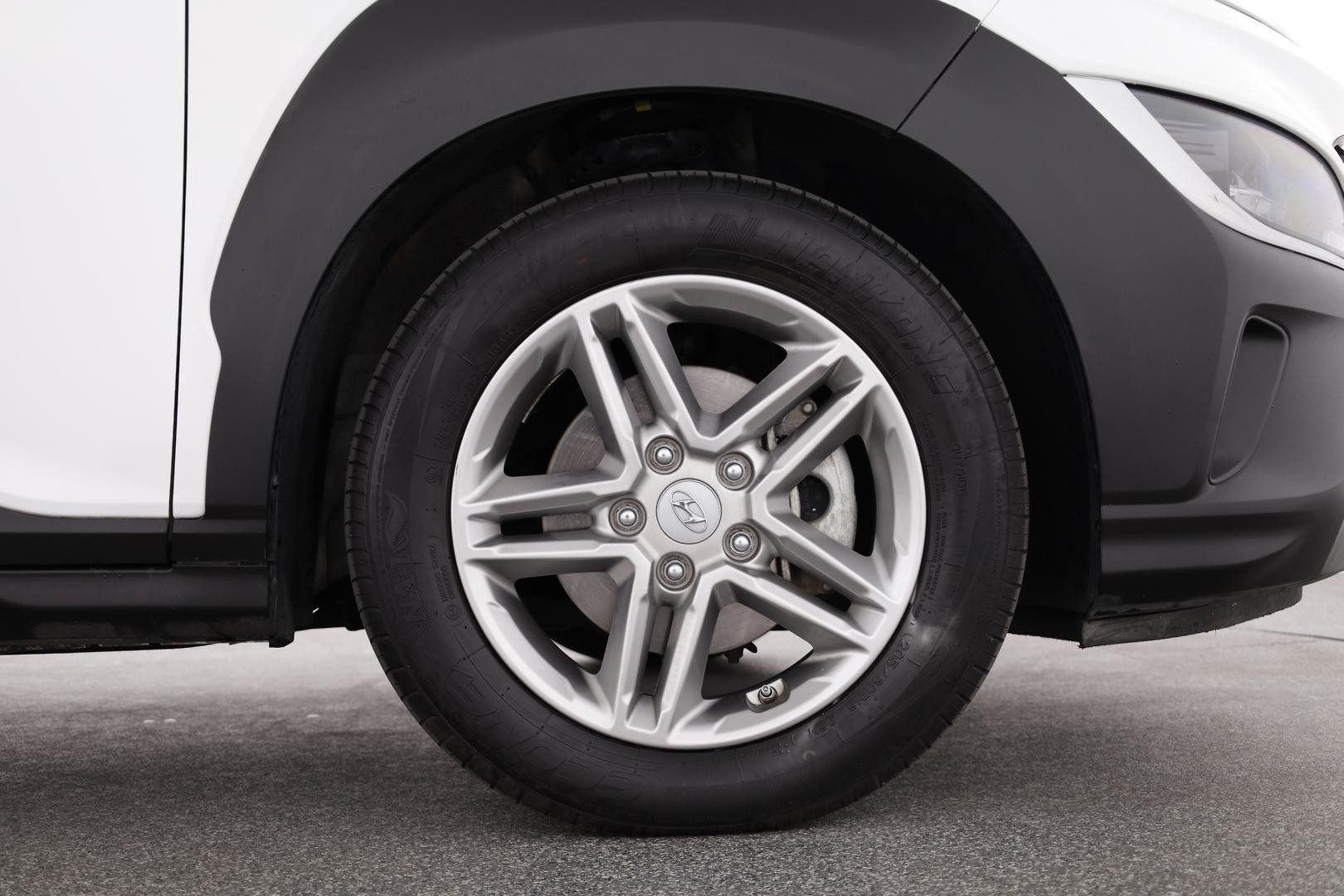 Hyundai Kona image 3