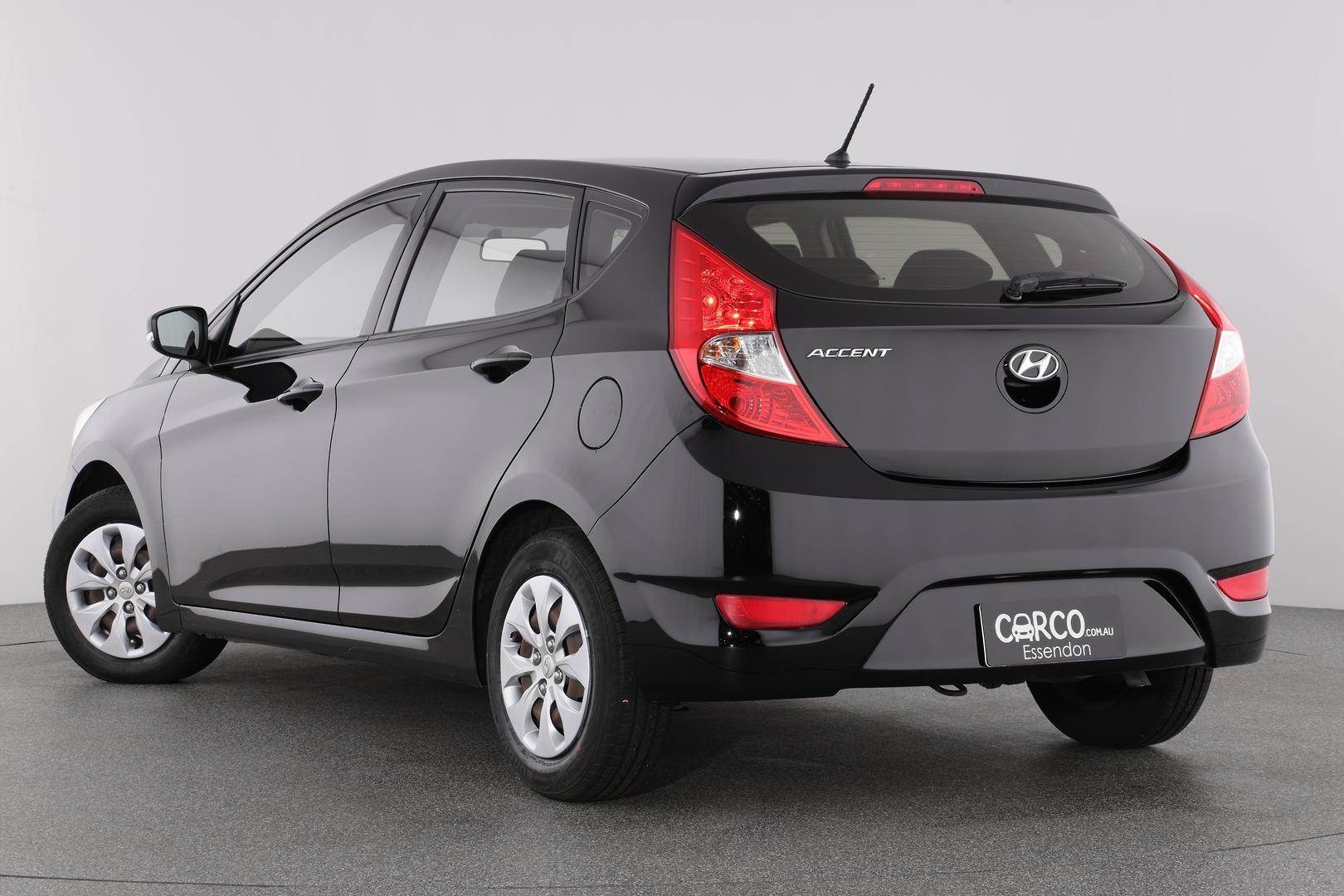 Hyundai Accent image 2