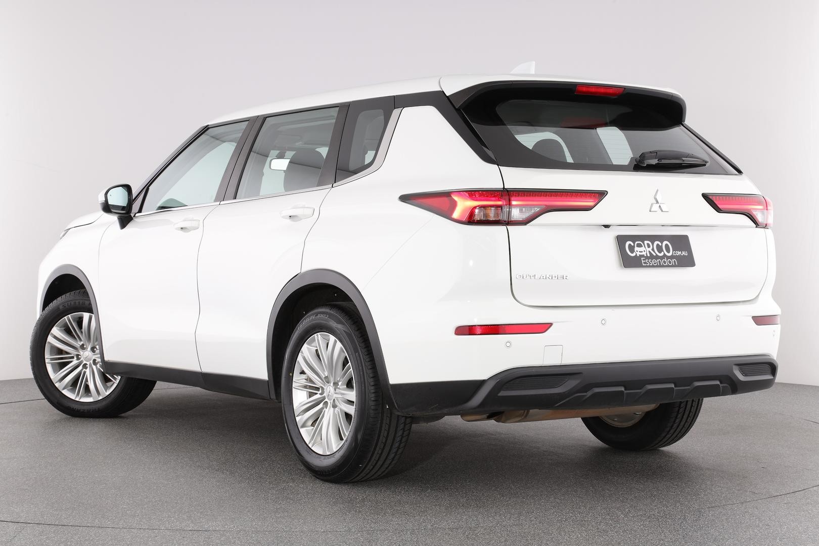 Mitsubishi Outlander image 2