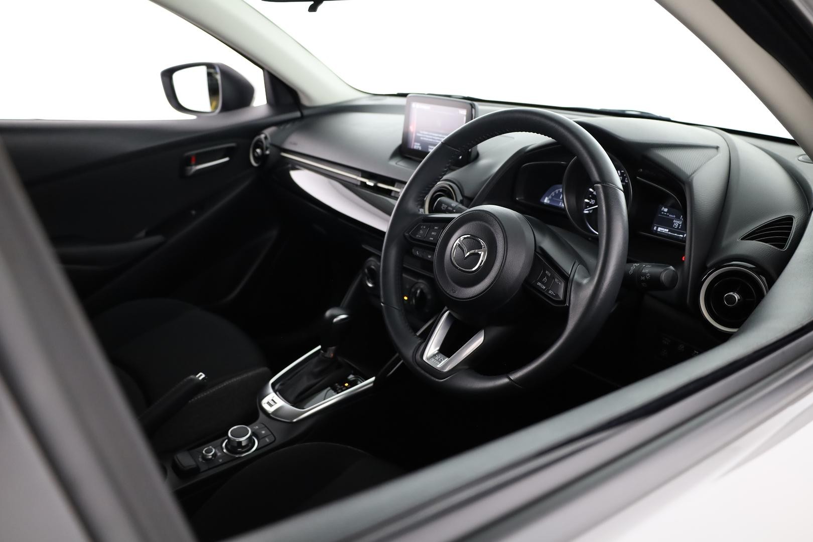 Mazda 2 image 4