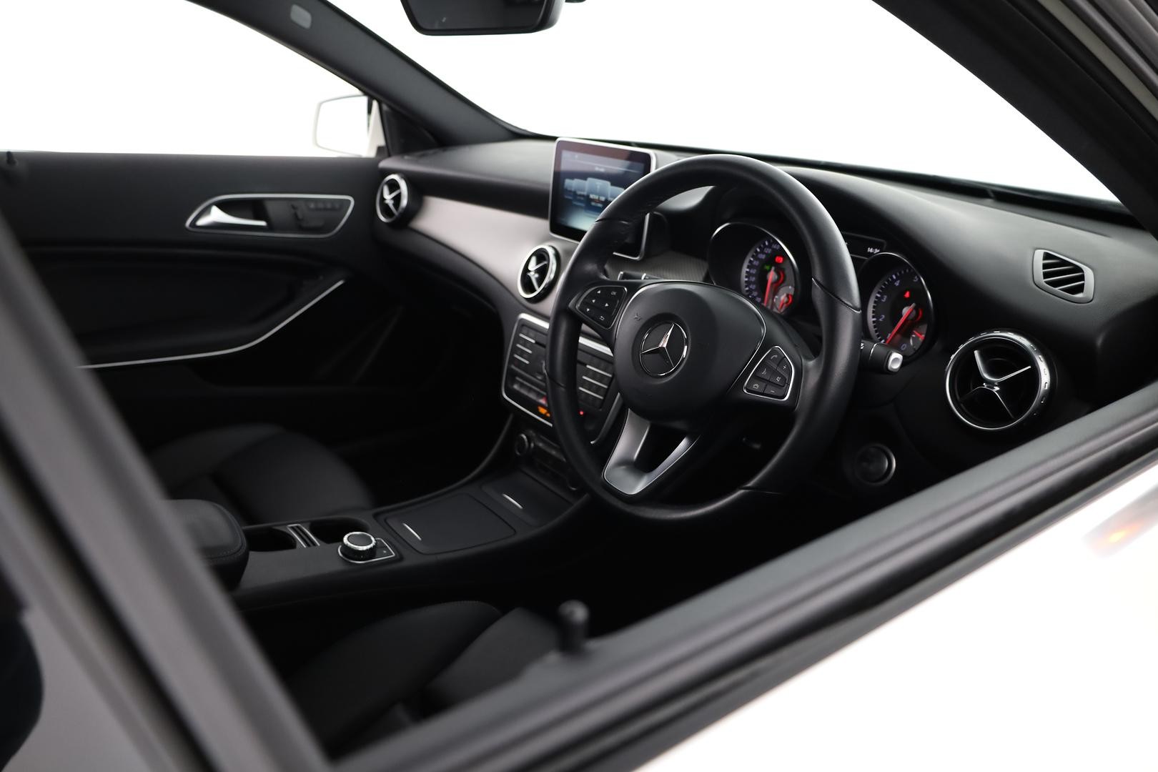 Mercedes Benz Gla-class image 4