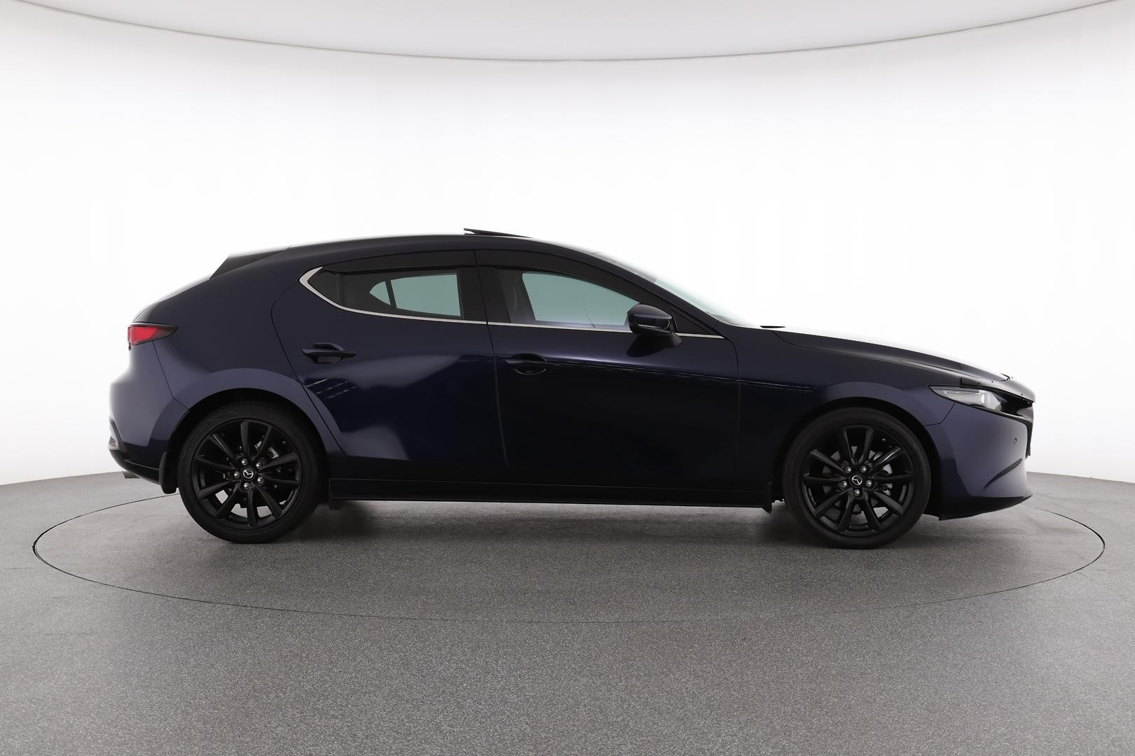 Mazda 3 image 2