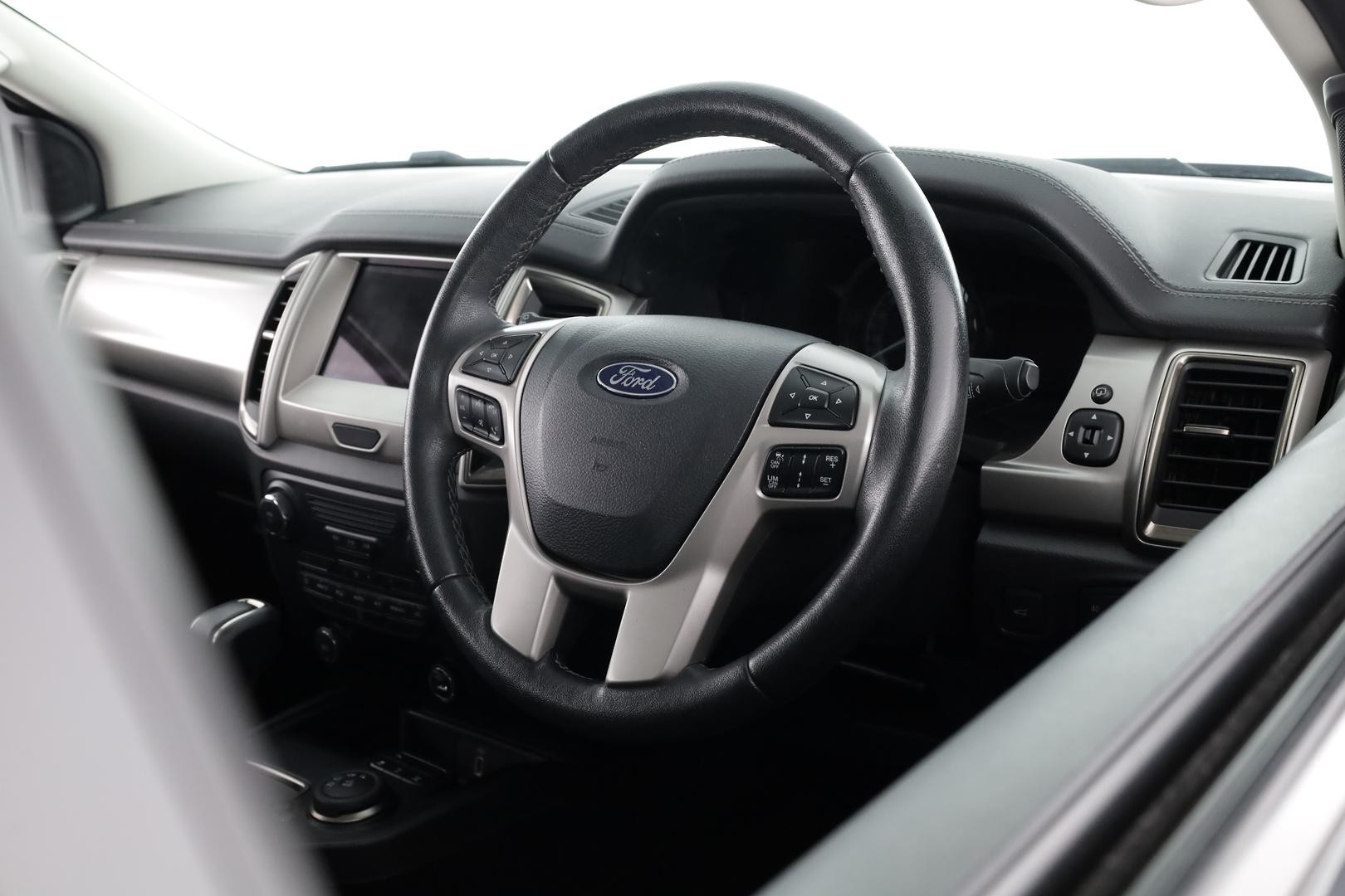 Ford Everest image 4