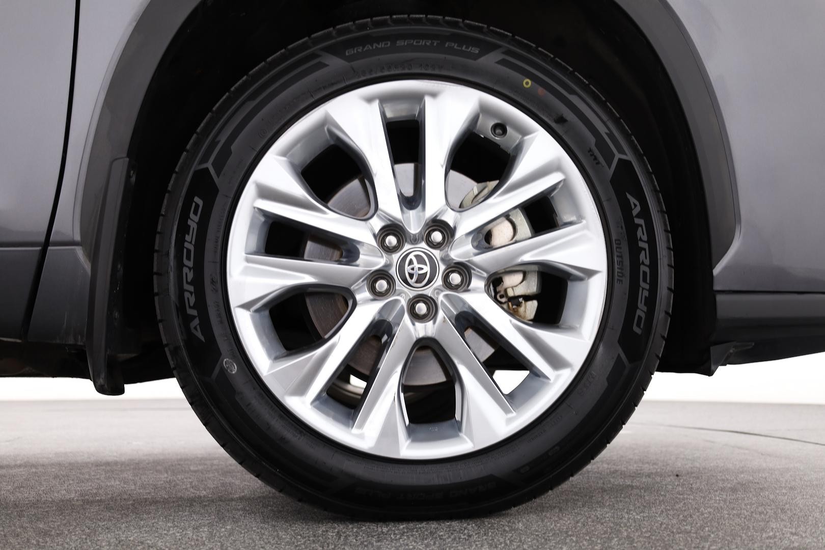 Toyota Kluger image 3