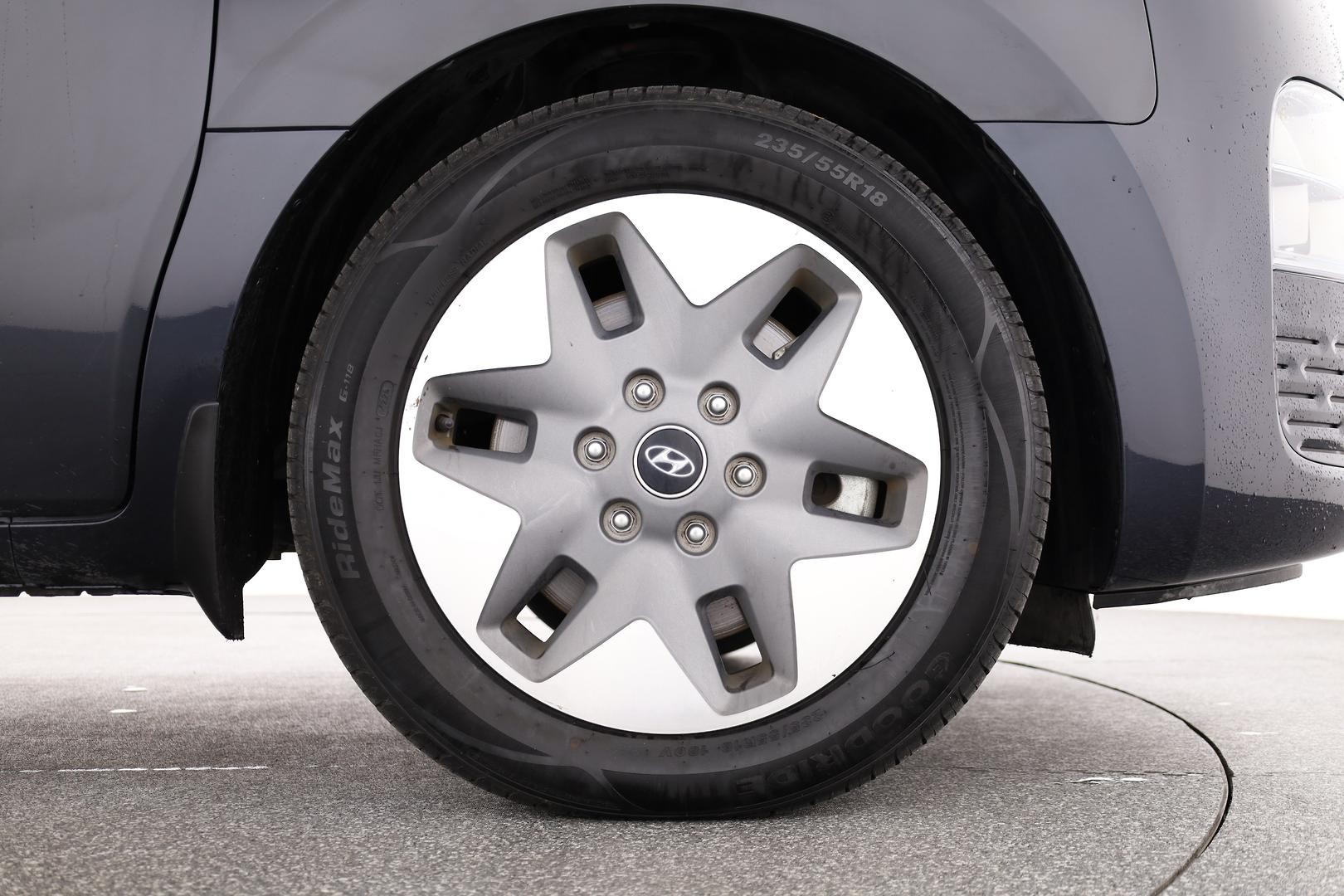 Hyundai Staria image 3