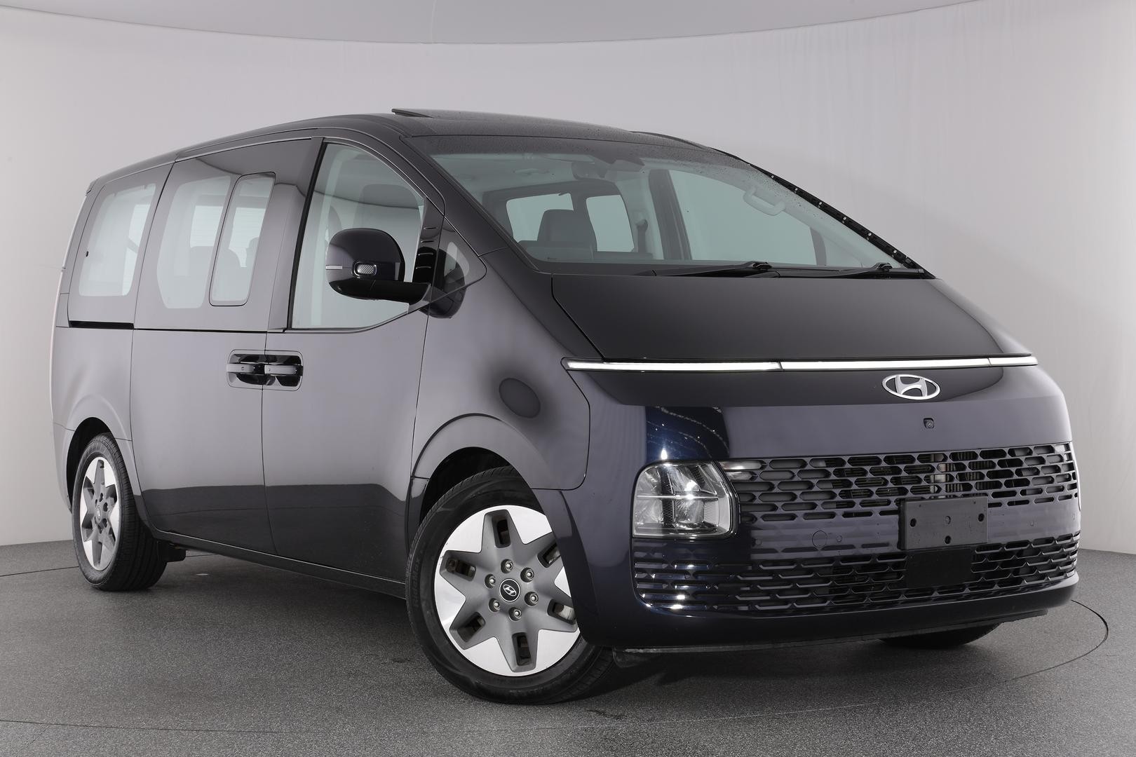 Hyundai Staria image 1