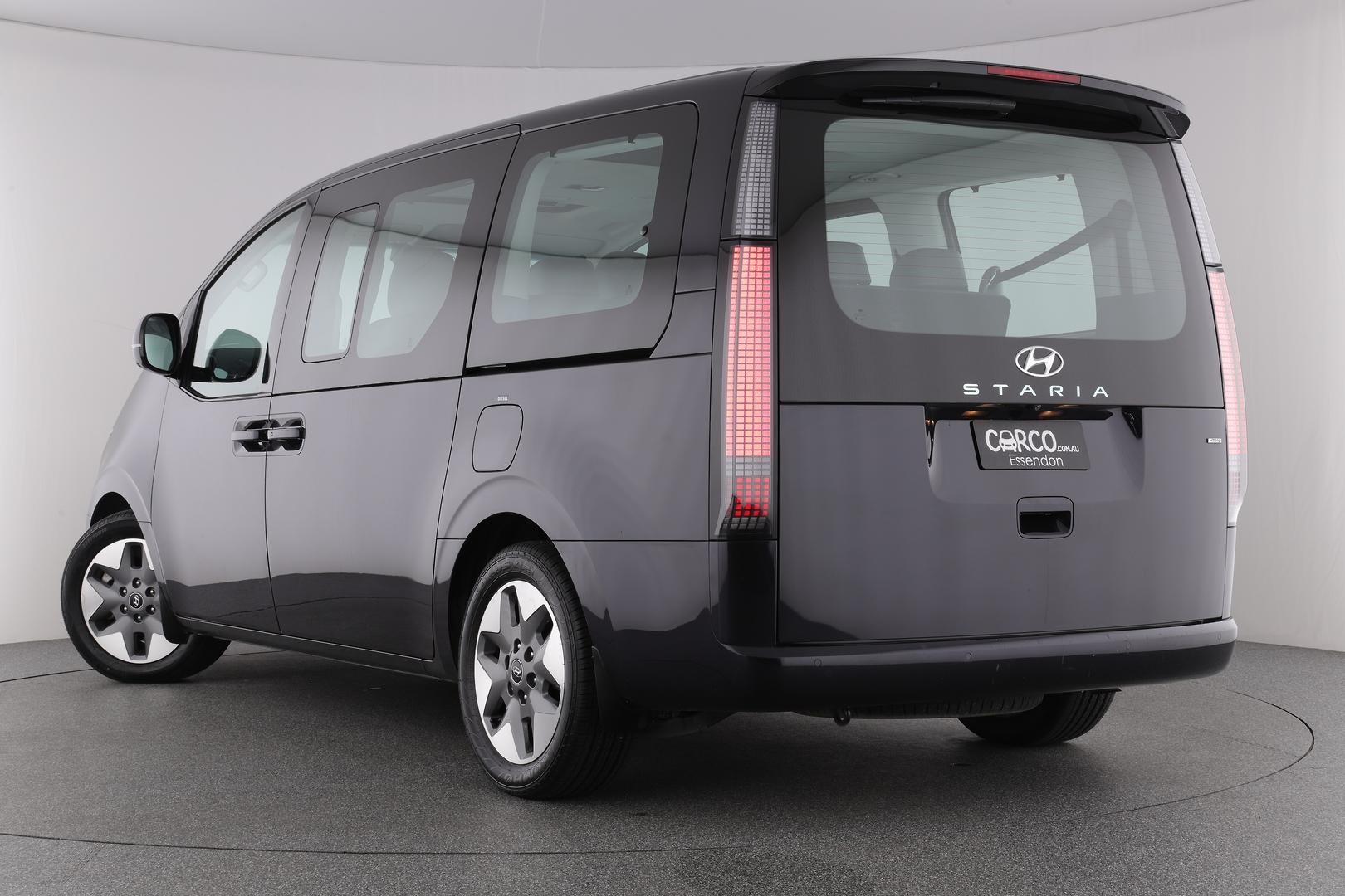 Hyundai Staria image 2