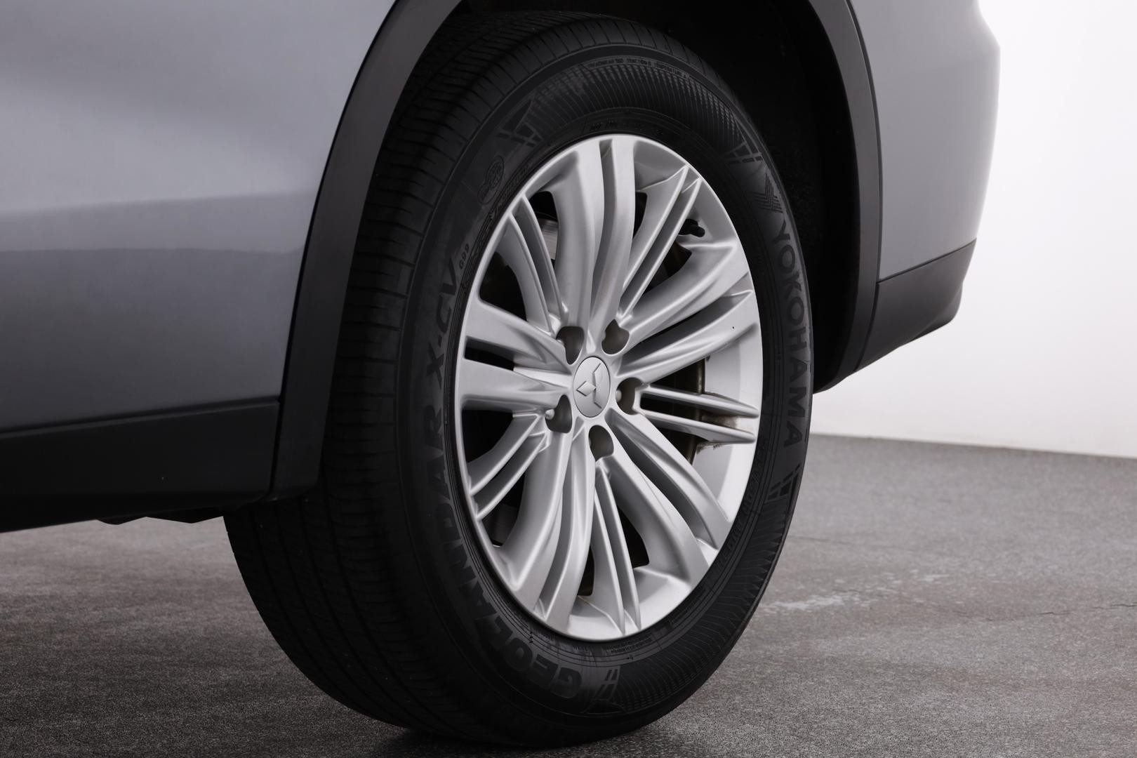 Mitsubishi Outlander image 2