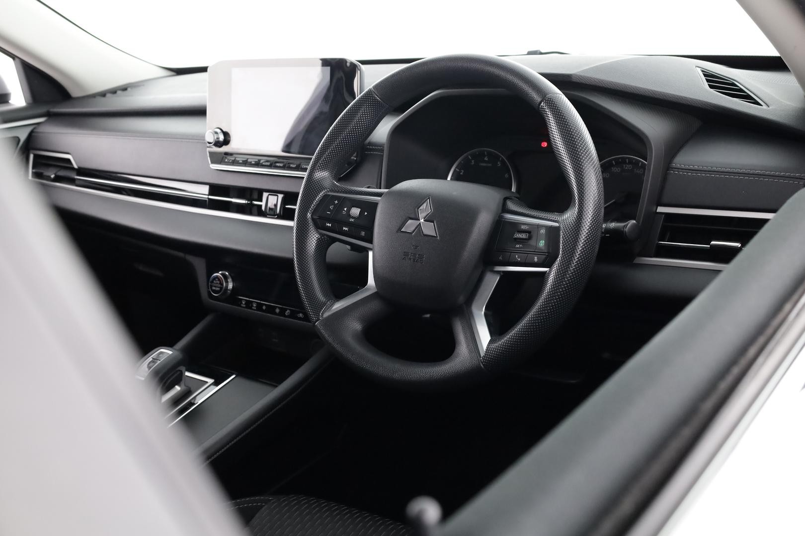 Mitsubishi Outlander image 3