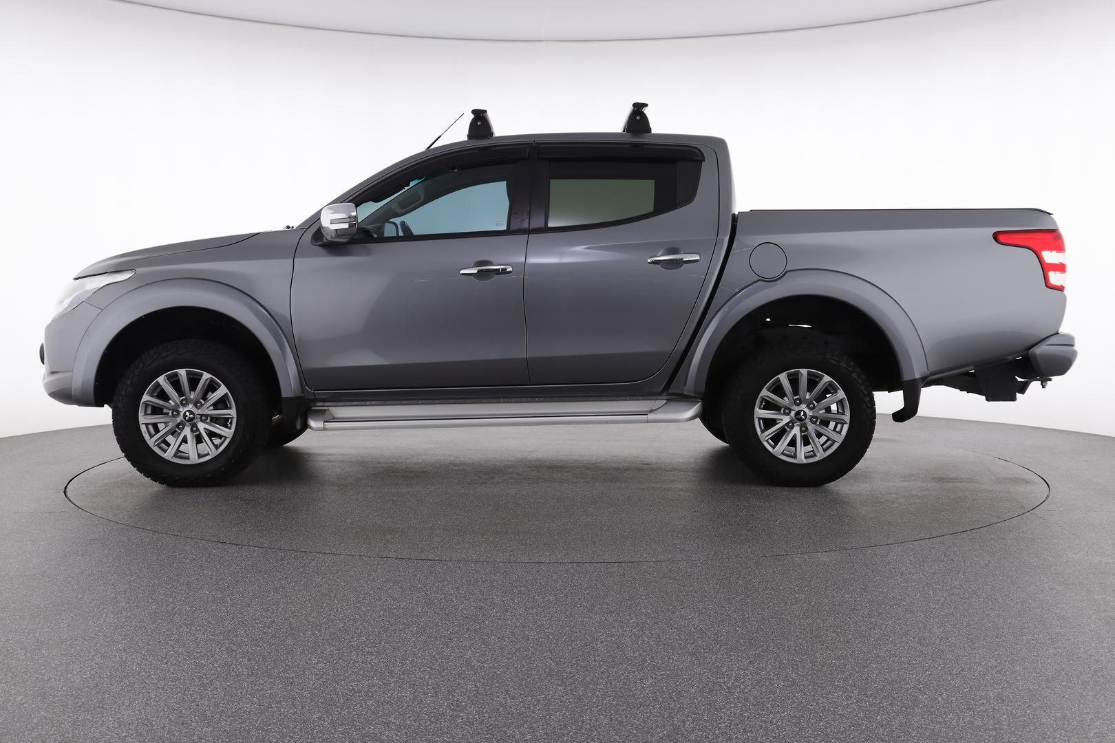 Mitsubishi Triton image 2