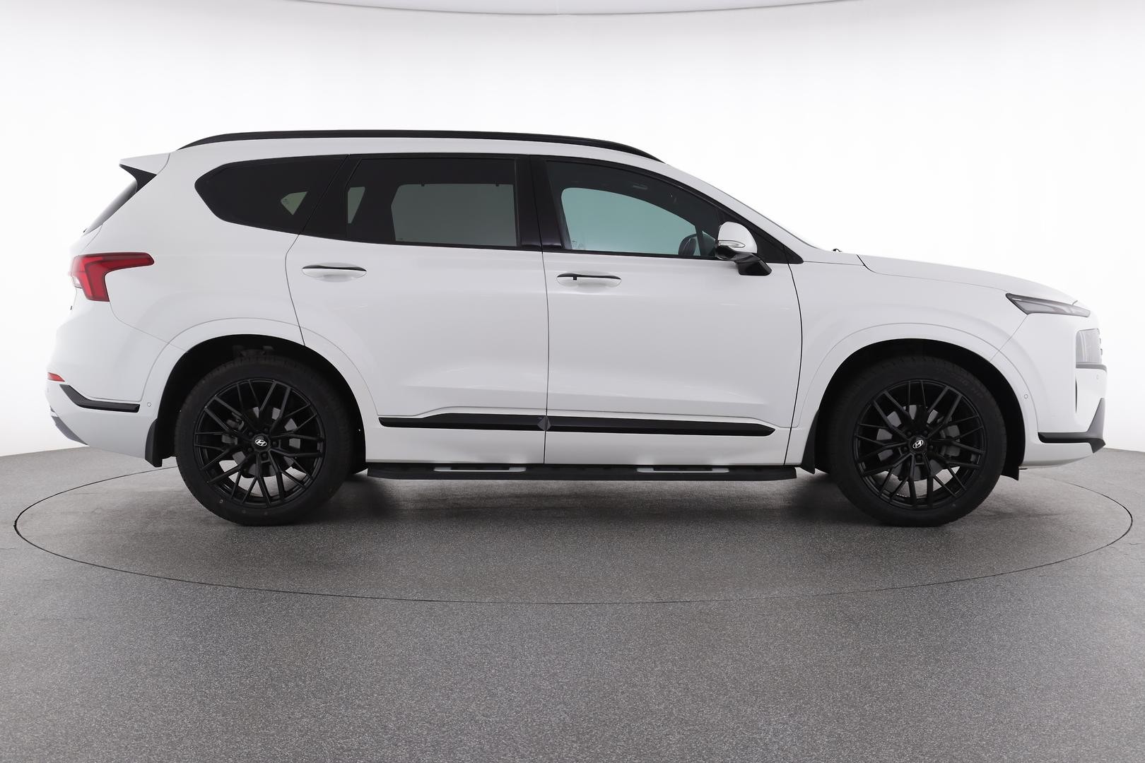 Hyundai Santa Fe image 2