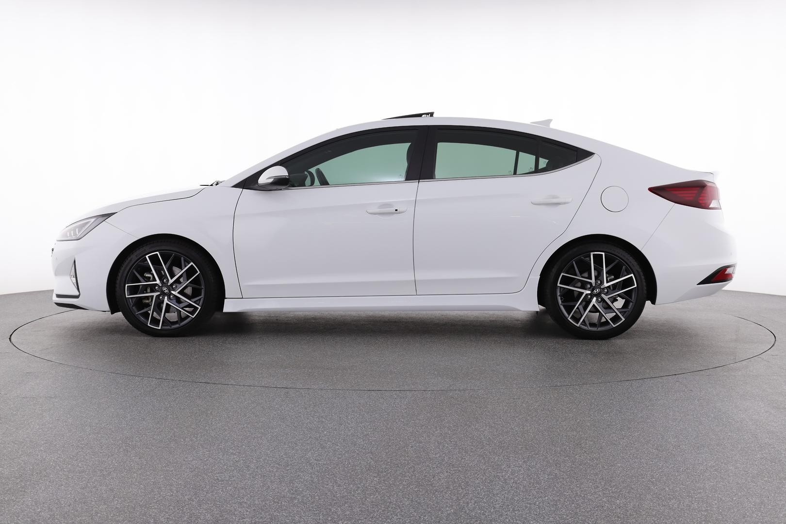 Hyundai Elantra image 2