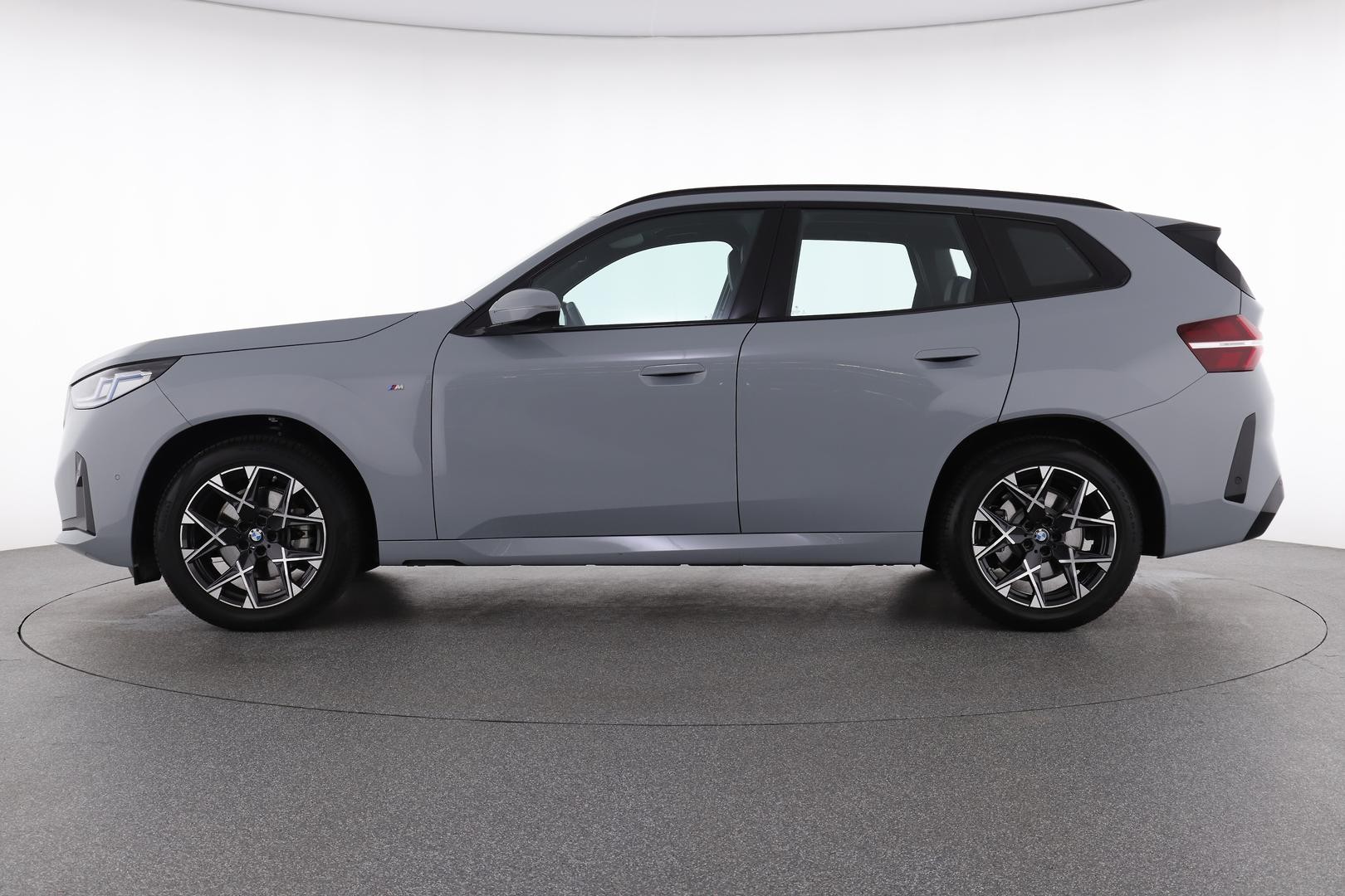 BMW X3 image 2