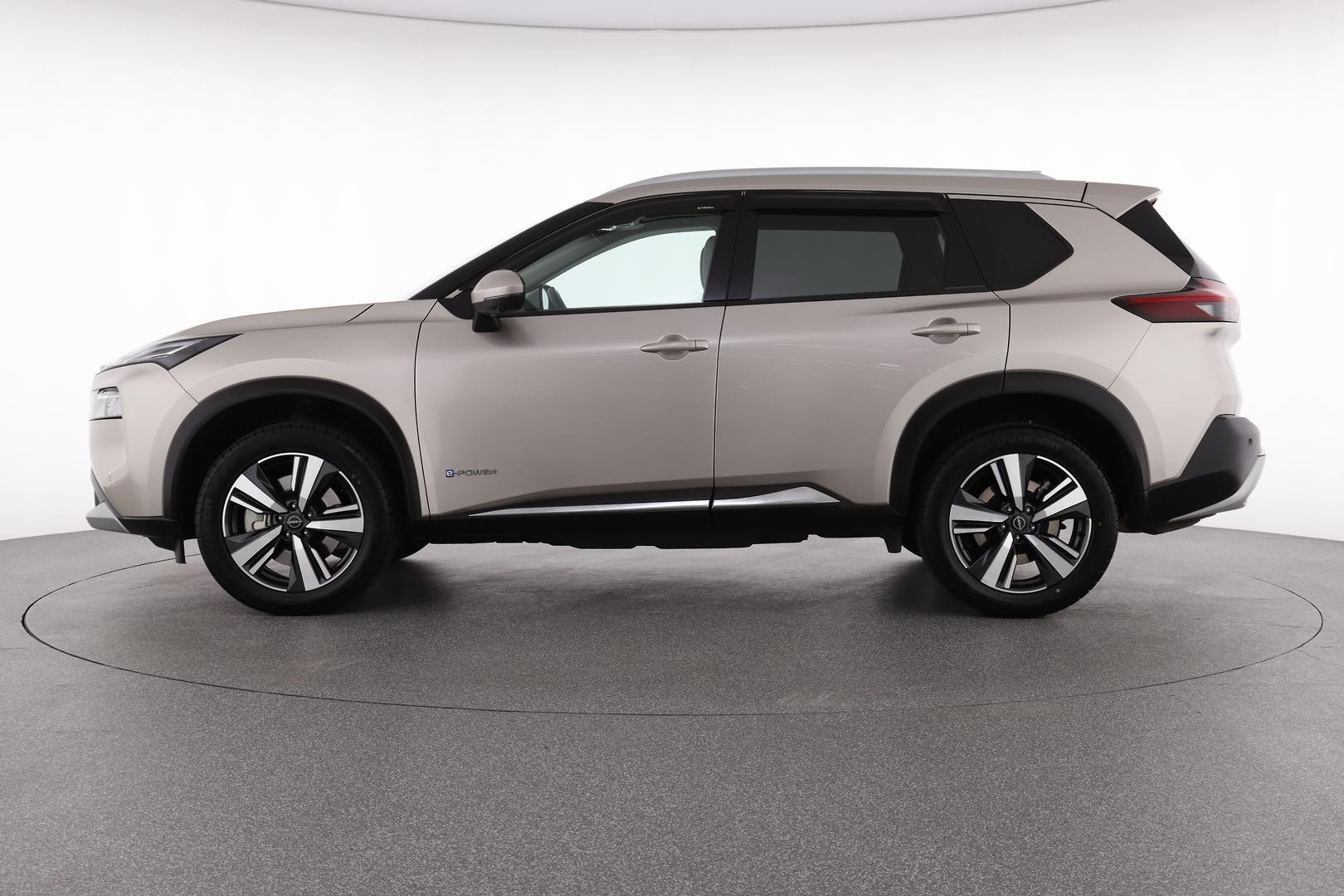 Nissan X-trail image 2
