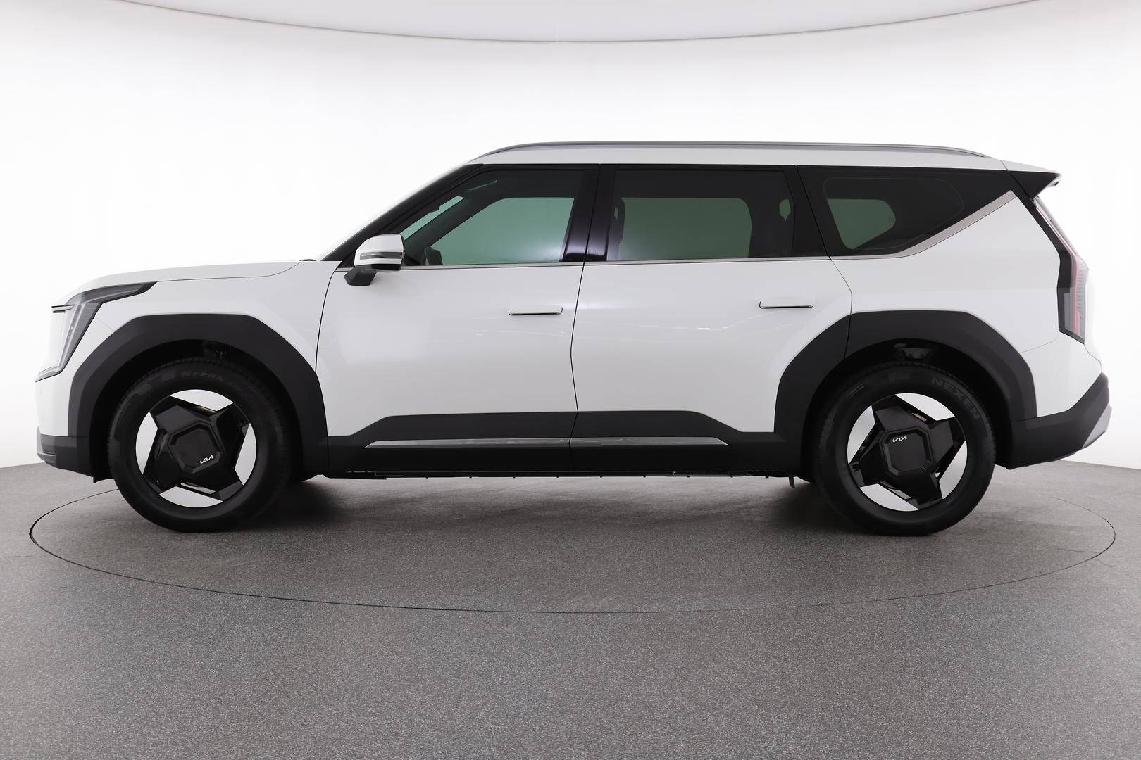 Kia Ev9 image 2