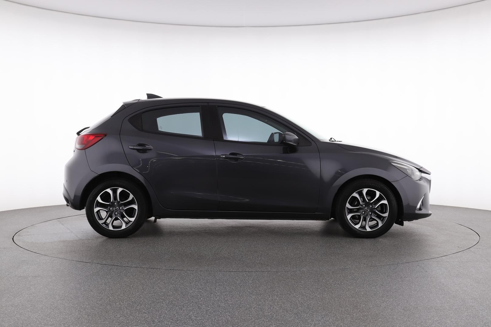 Mazda 2 image 2