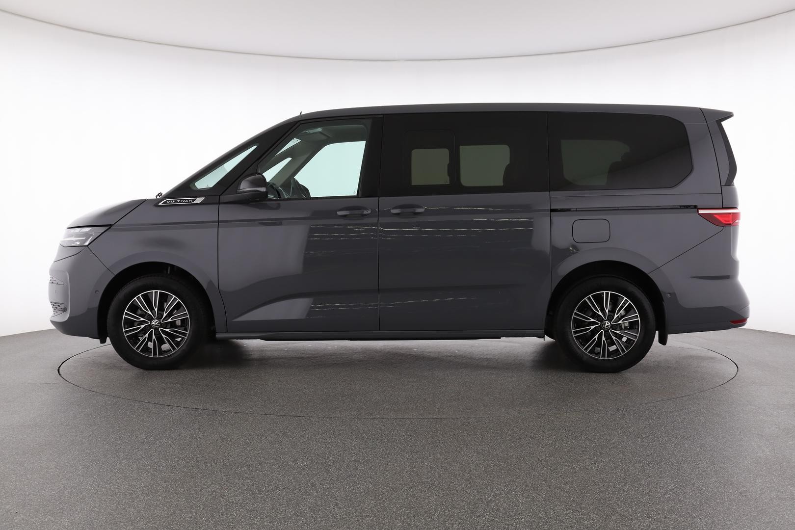 Volkswagen Multivan image 3