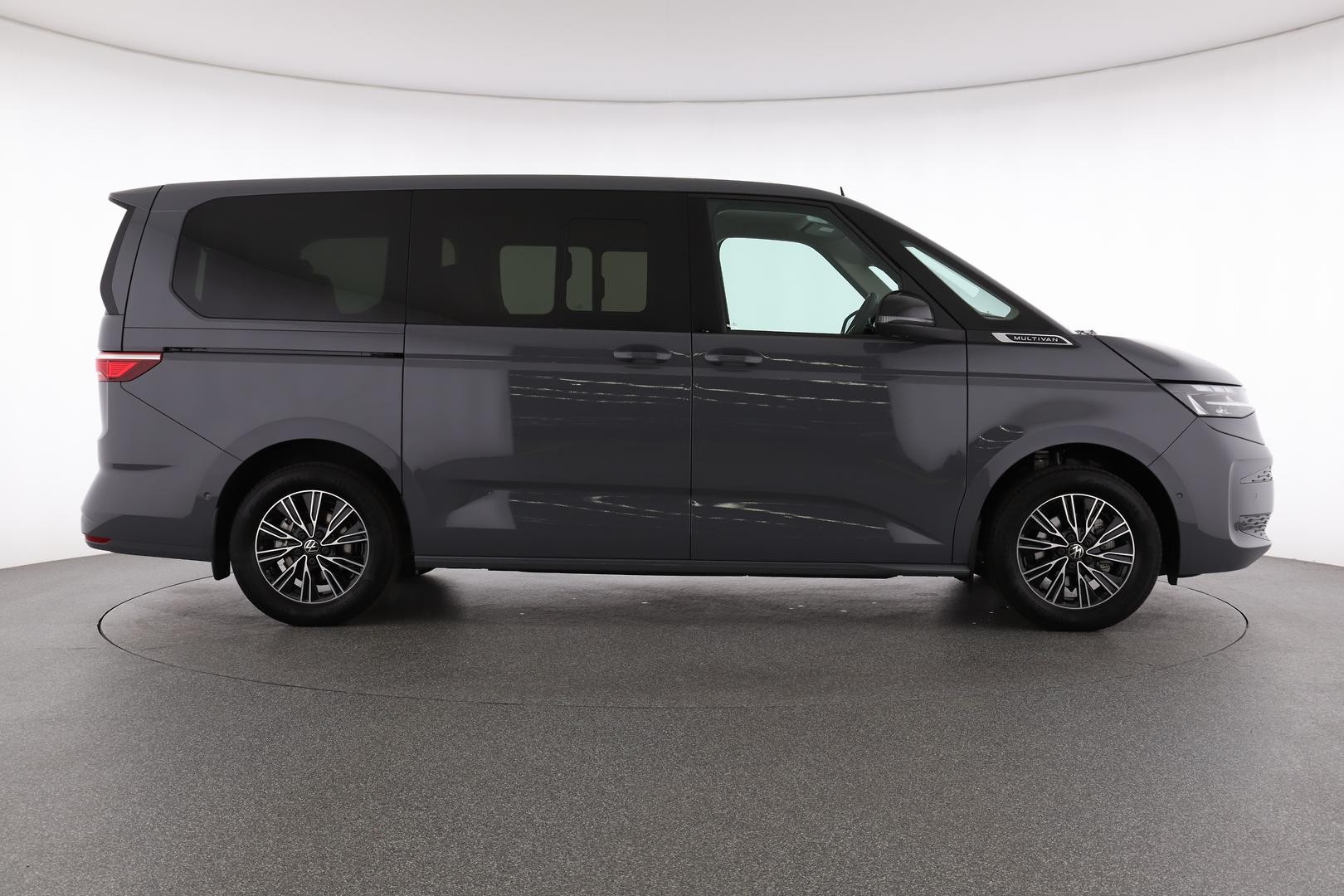 Volkswagen Multivan image 2