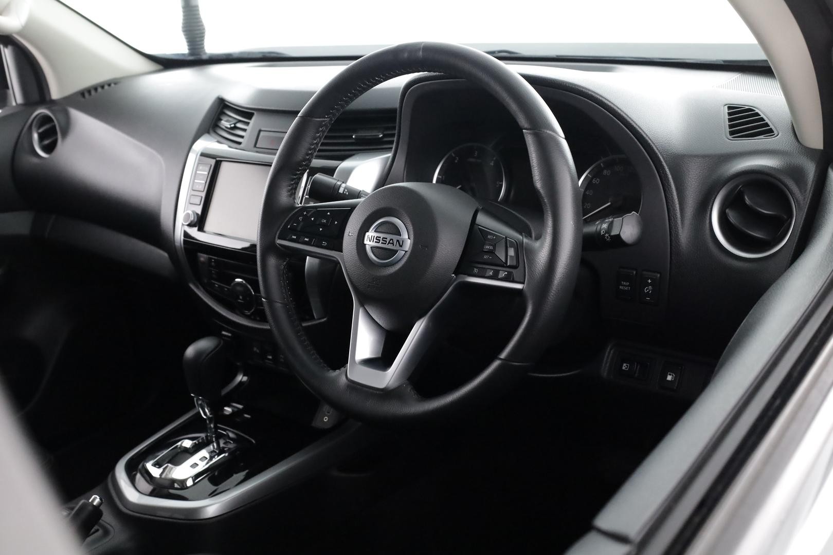Nissan Navara image 4