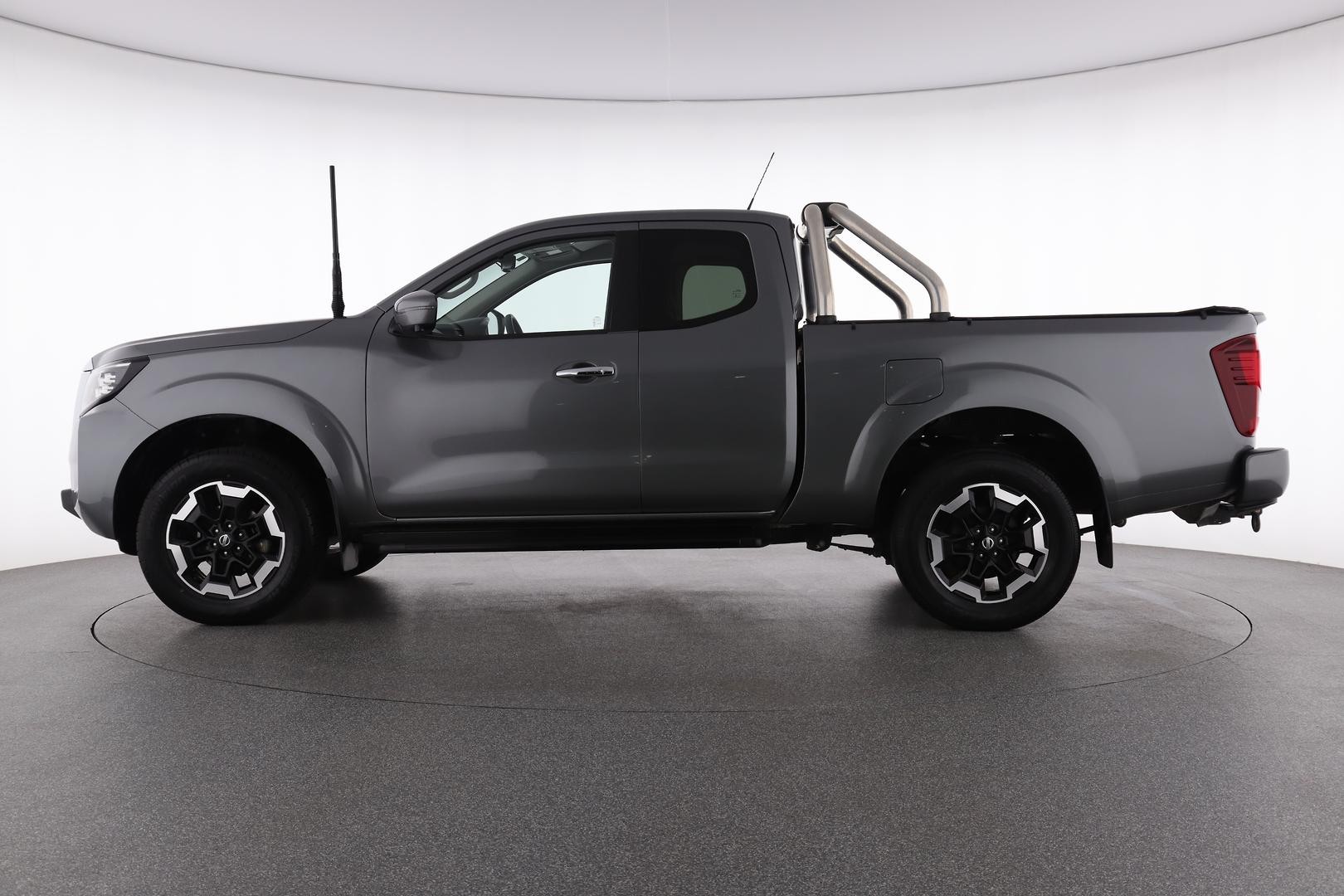 Nissan Navara image 3