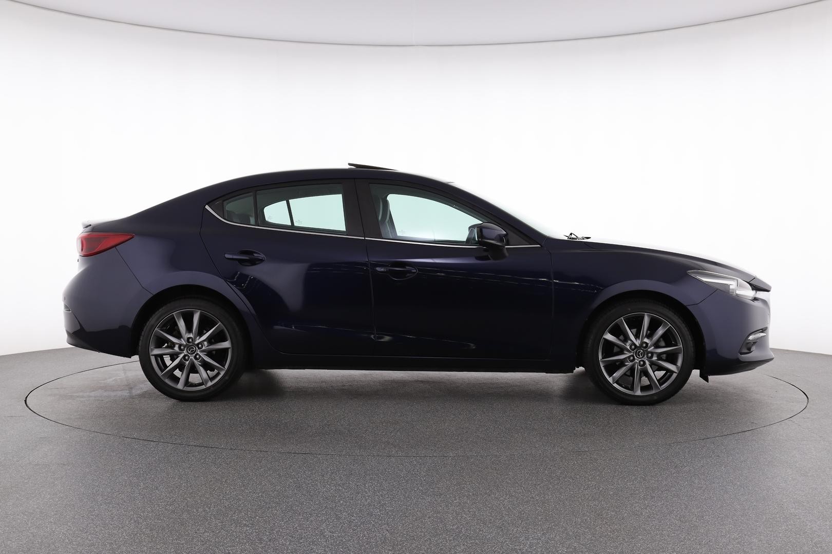 Mazda 3 image 2