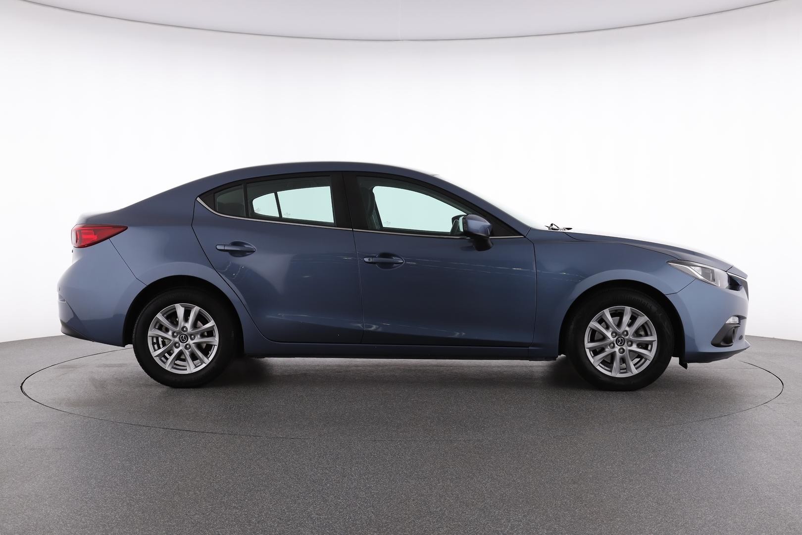 Mazda 3 image 2