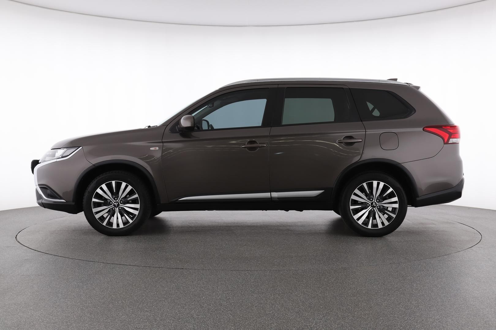 Mitsubishi Outlander image 3