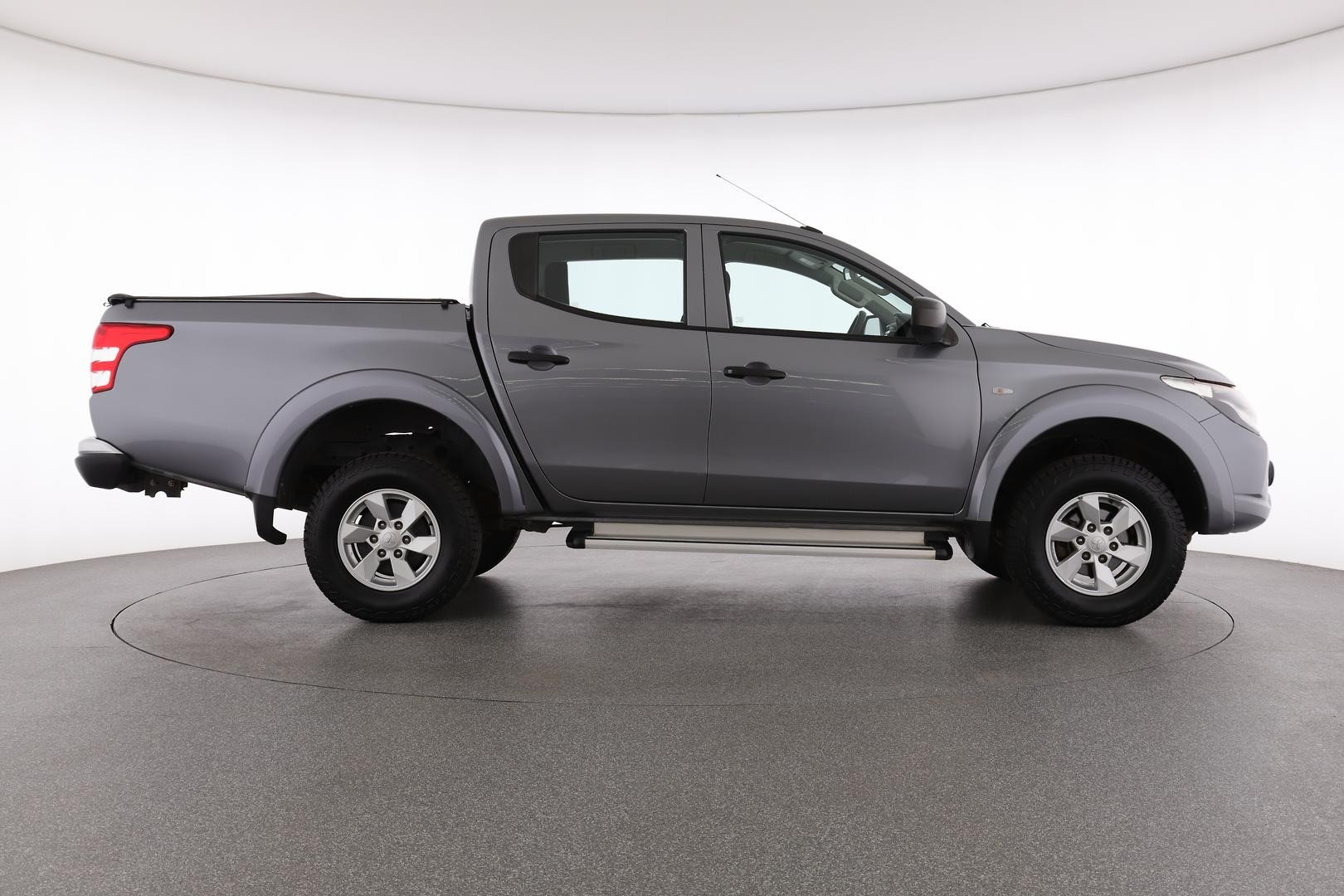 Mitsubishi Triton image 2