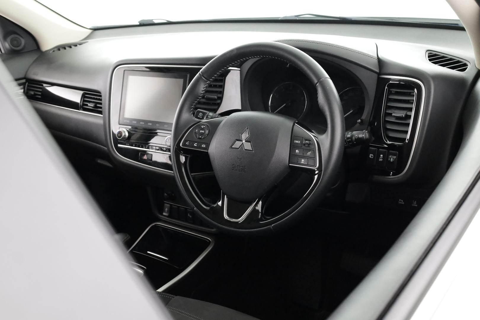 Mitsubishi Outlander image 1