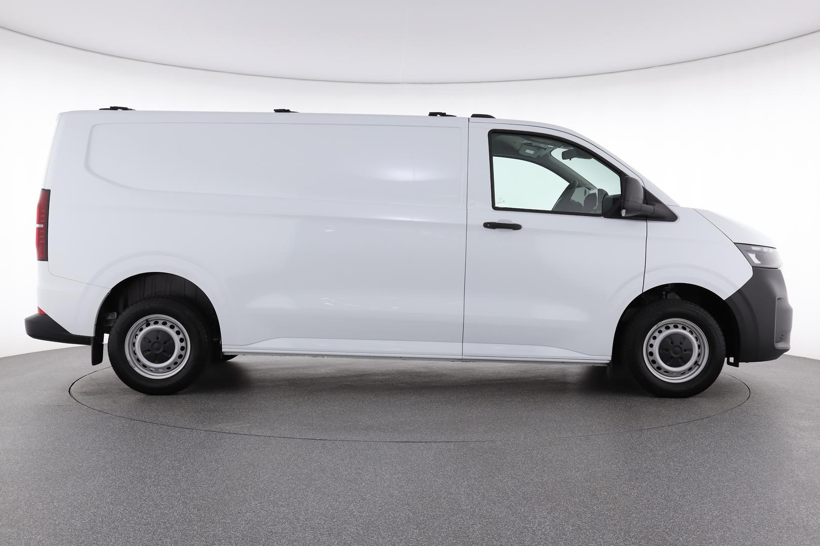 Volkswagen Transporter image 2